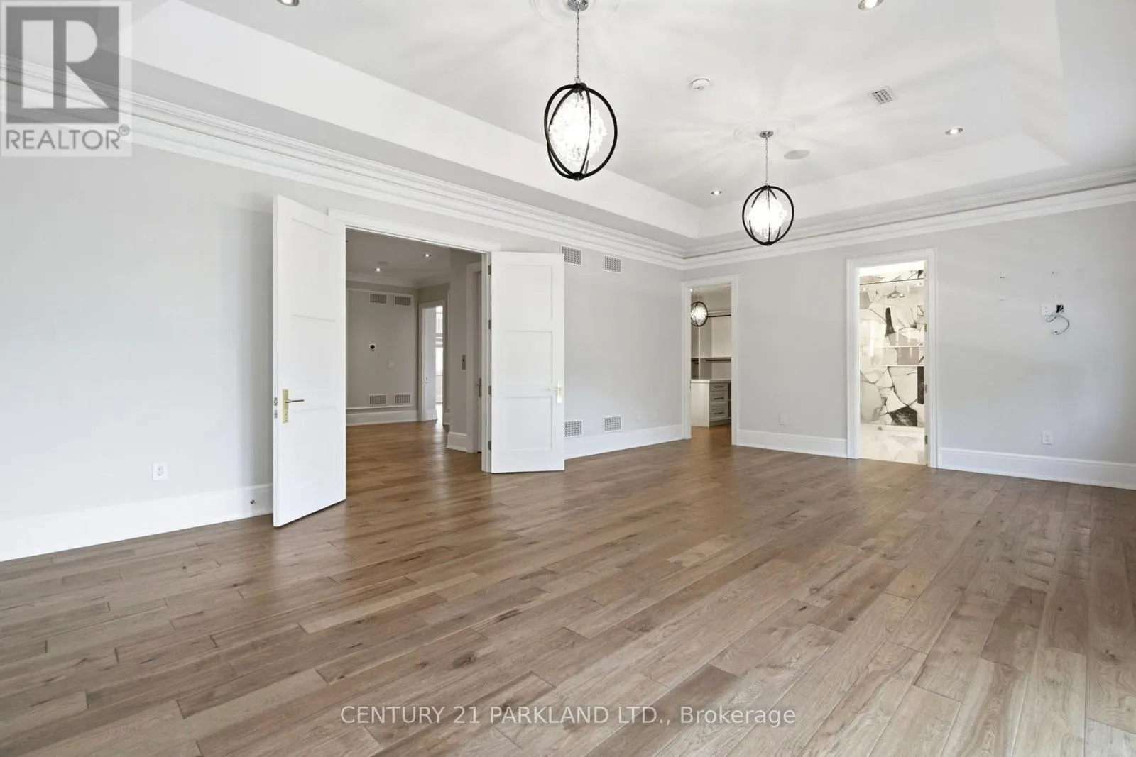 12 HOLLYWOOD CRESCENT