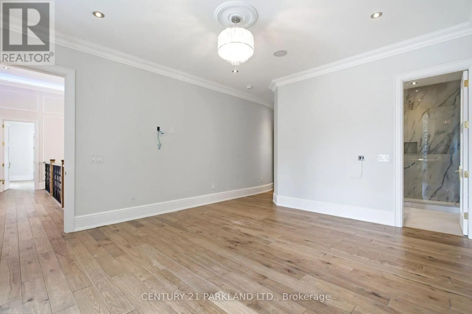 12 HOLLYWOOD CRESCENT