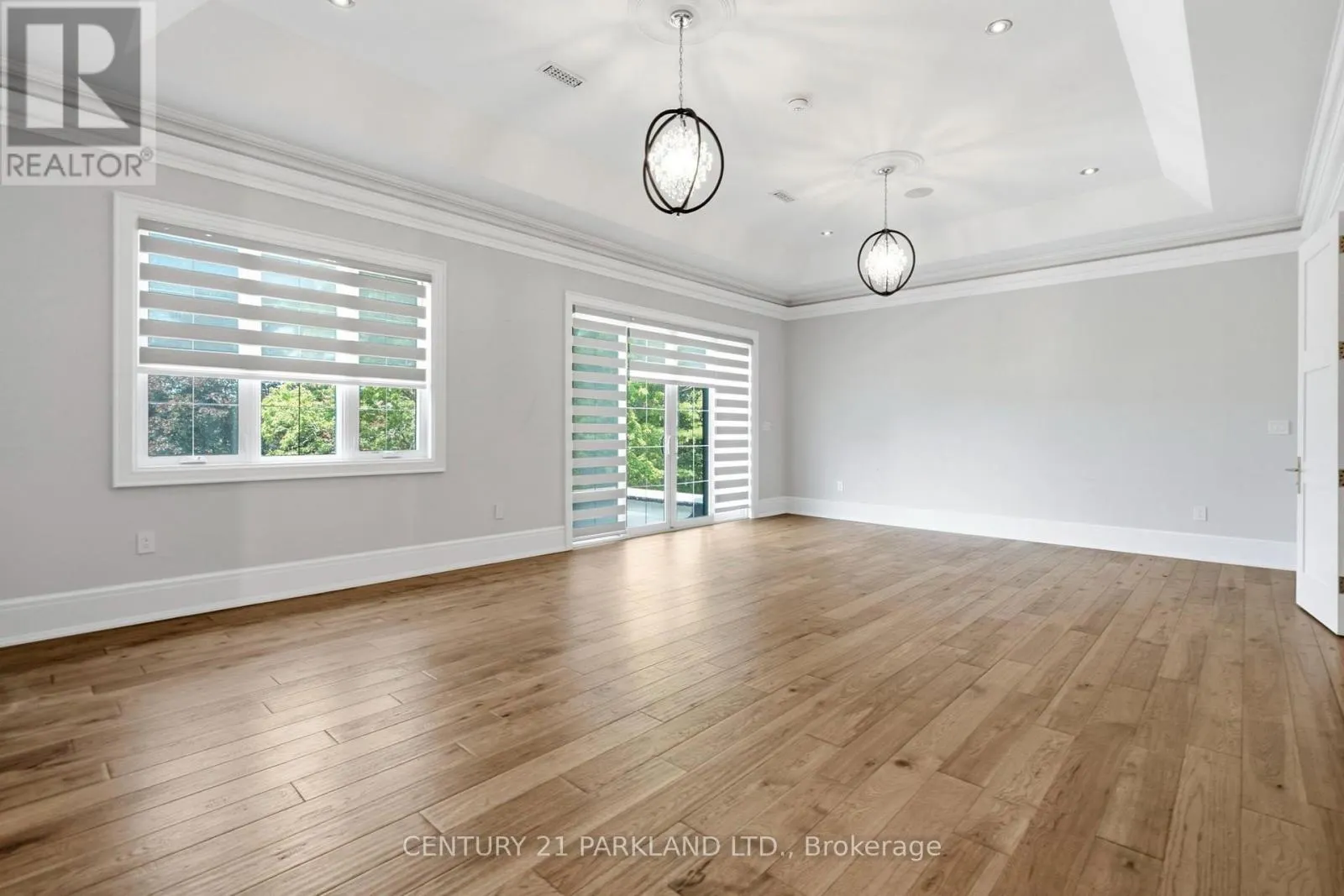 12 HOLLYWOOD CRESCENT