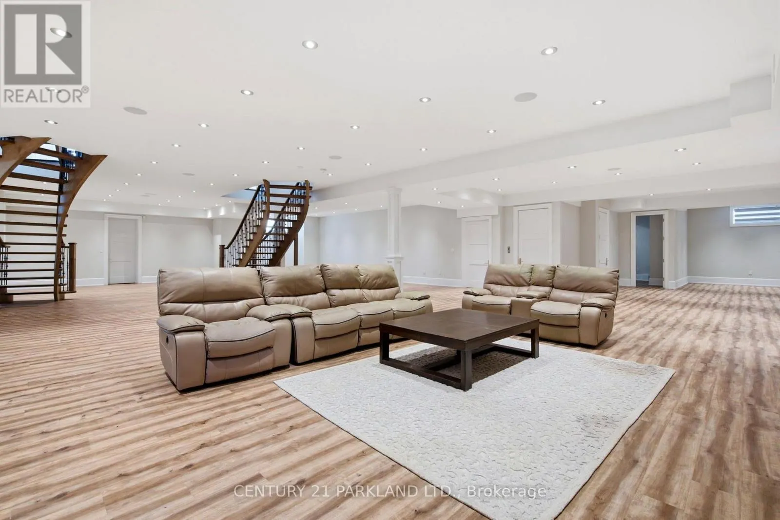 12 HOLLYWOOD CRESCENT