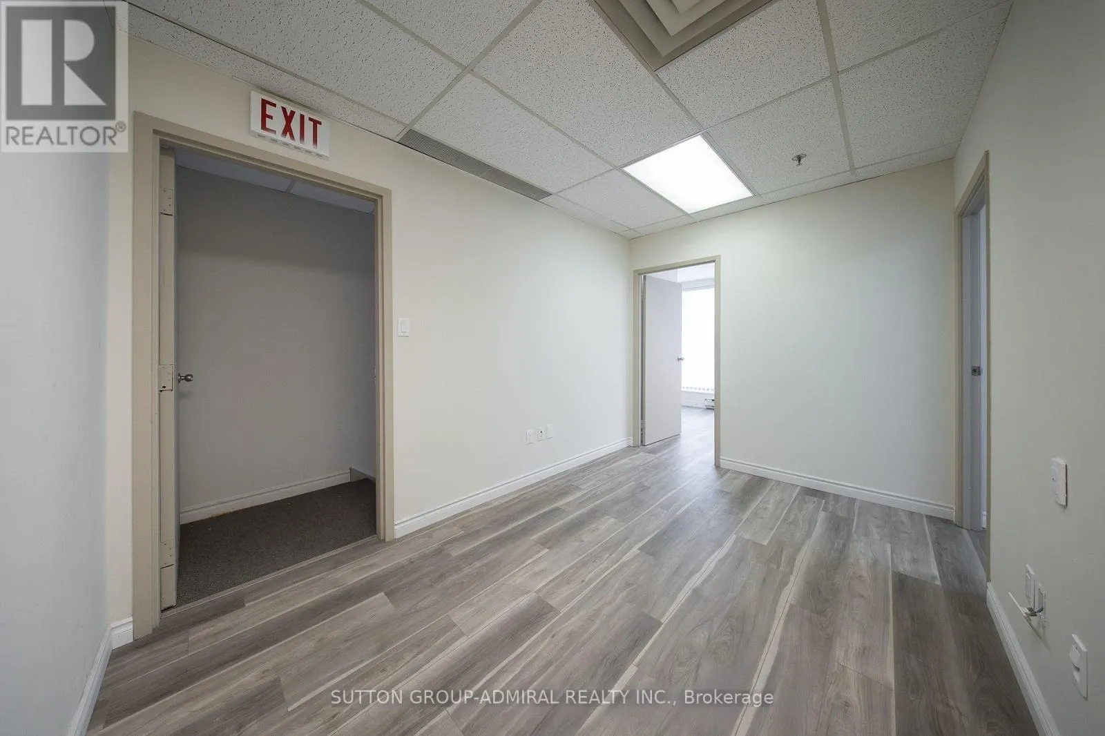 16 - UPPER LEVEL - 65 WOODSTREAM BOULEVARD