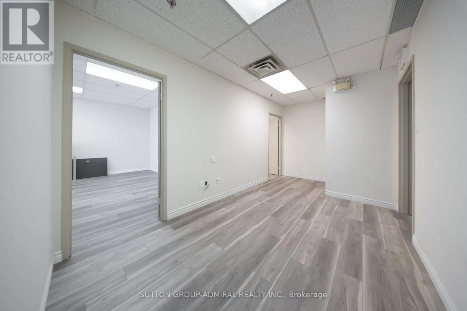 16 - UPPER LEVEL - 65 WOODSTREAM BOULEVARD