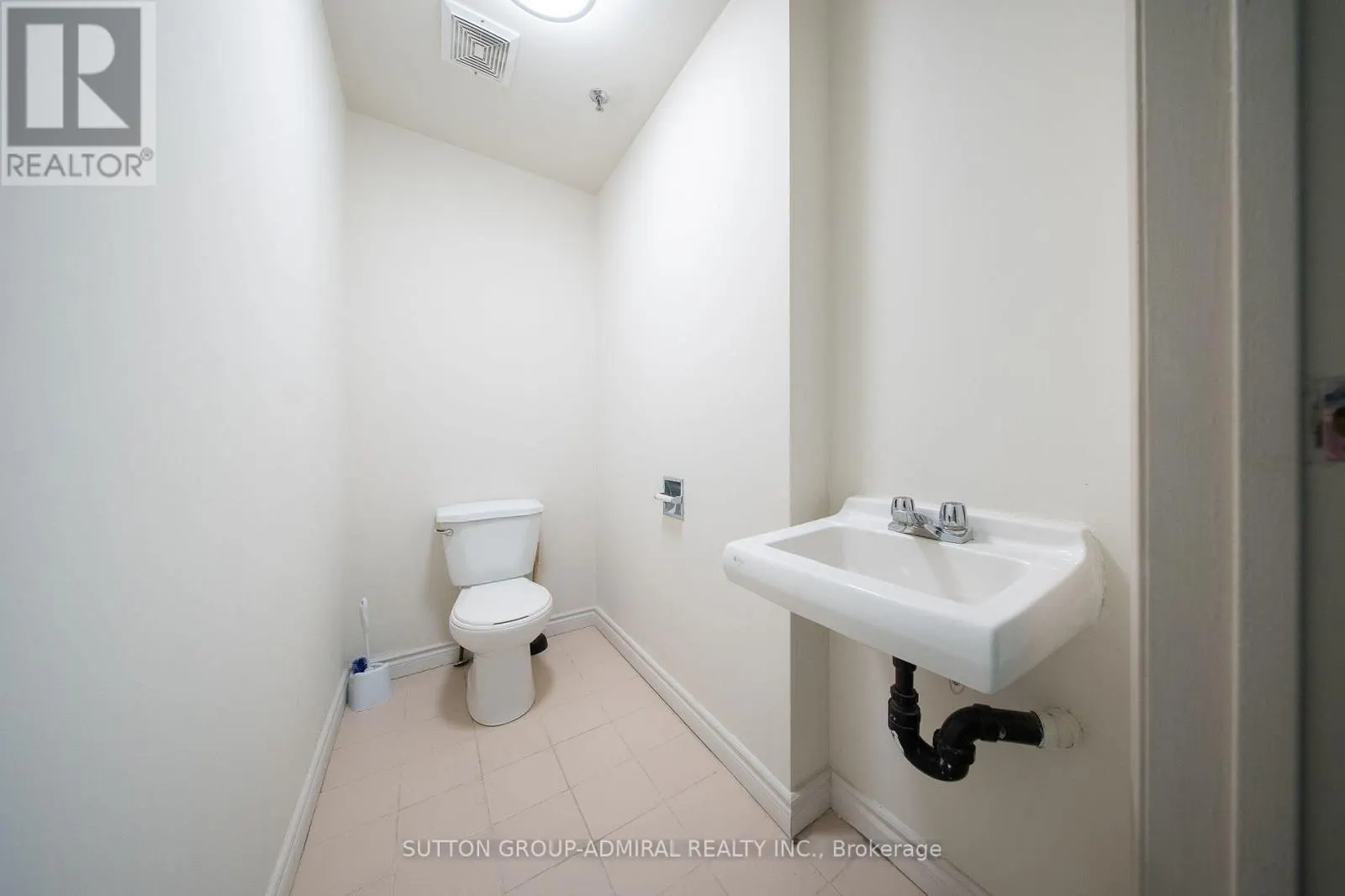 16 - UPPER LEVEL - 65 WOODSTREAM BOULEVARD