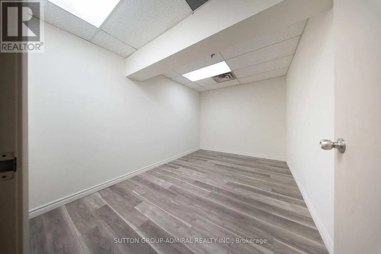 16 - UPPER LEVEL - 65 WOODSTREAM BOULEVARD