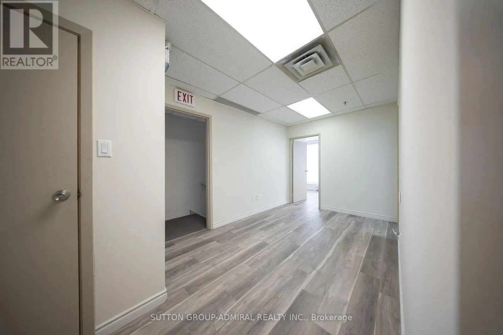 16 - UPPER LEVEL - 65 WOODSTREAM BOULEVARD