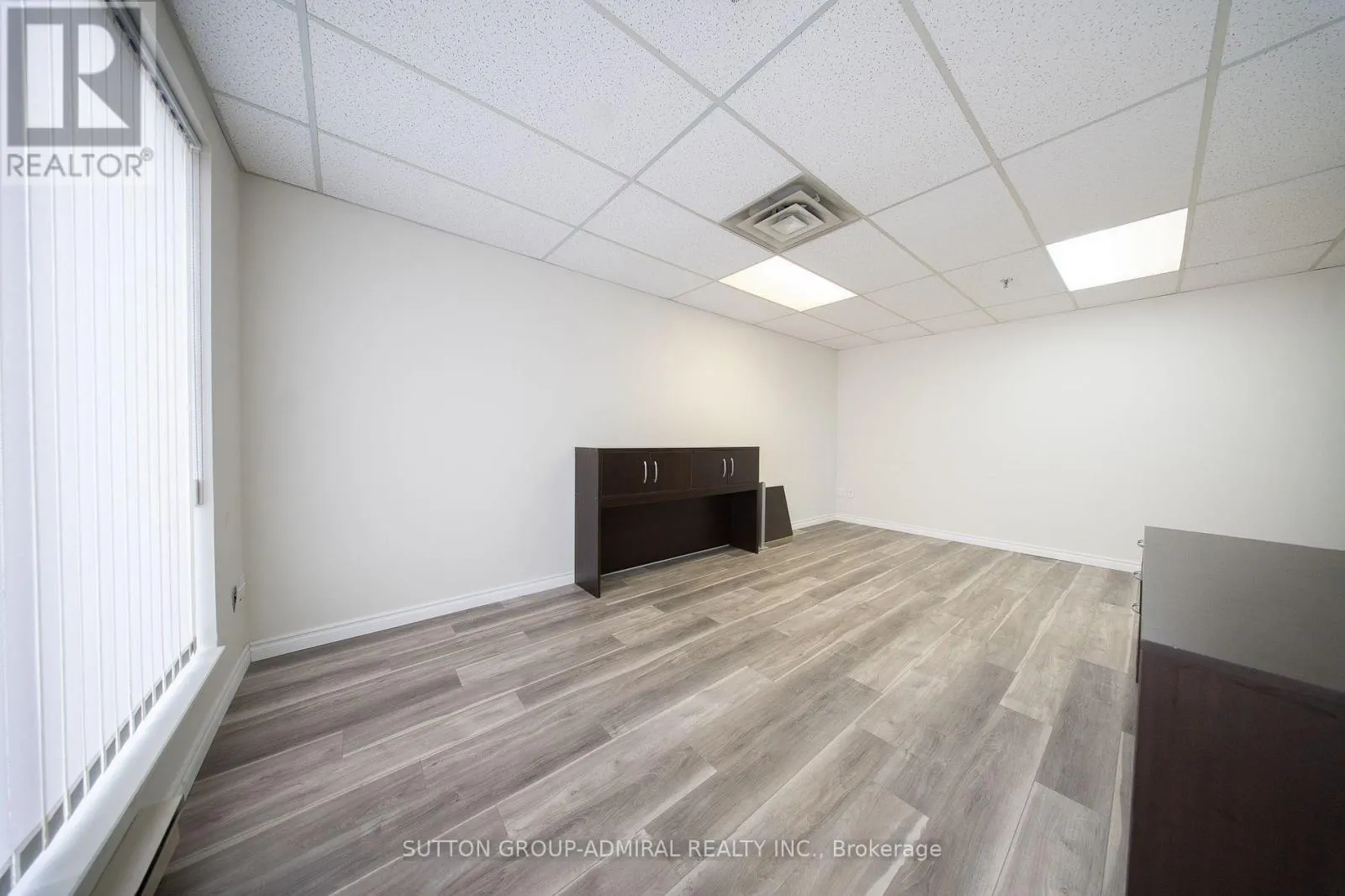16 - UPPER LEVEL - 65 WOODSTREAM BOULEVARD