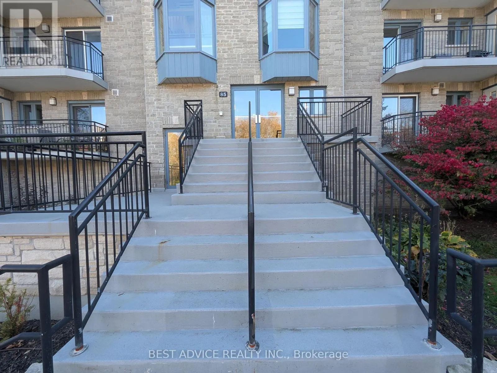 104 - 85 WELLINGTON STREET W