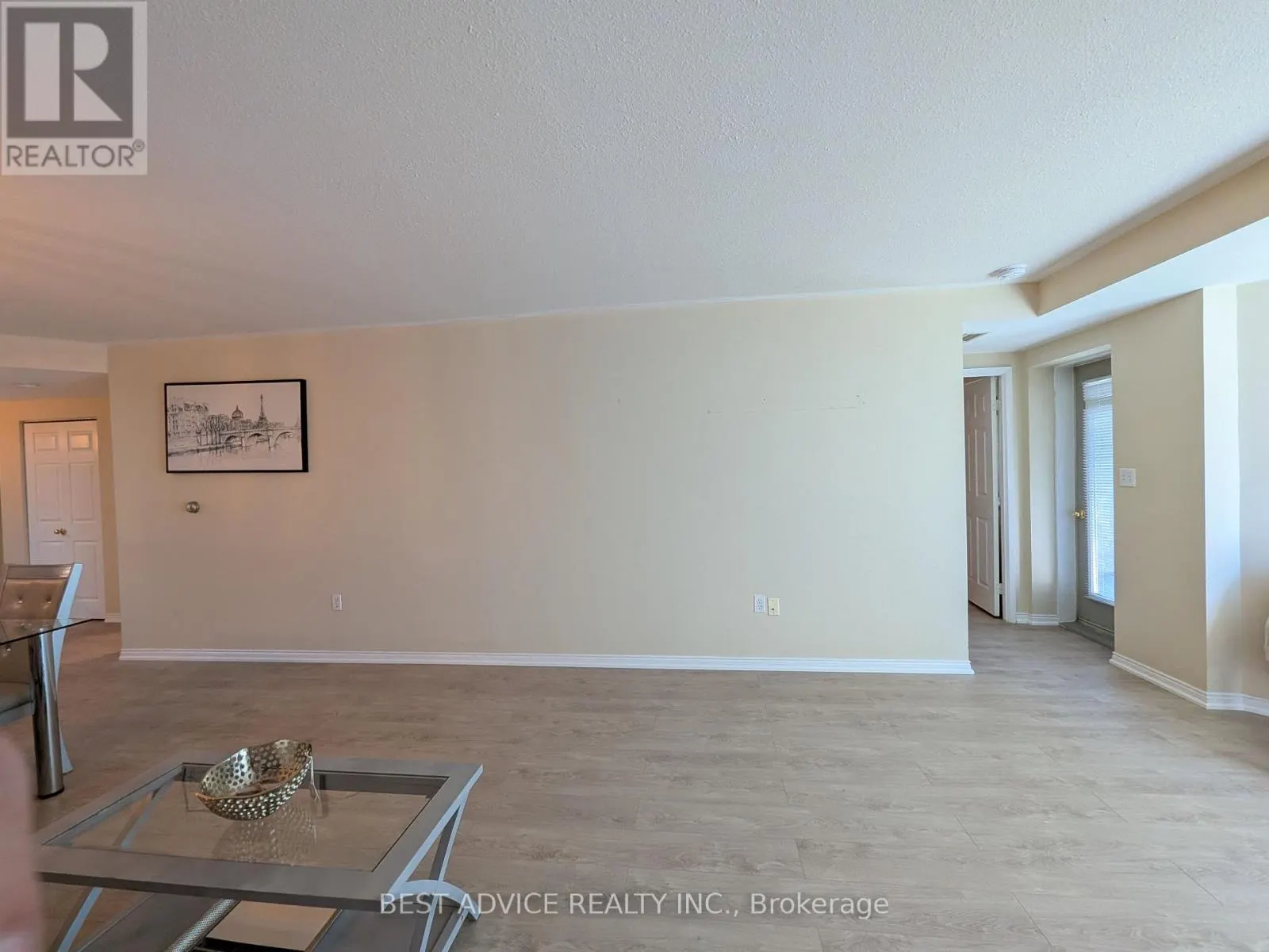 104 - 85 WELLINGTON STREET W