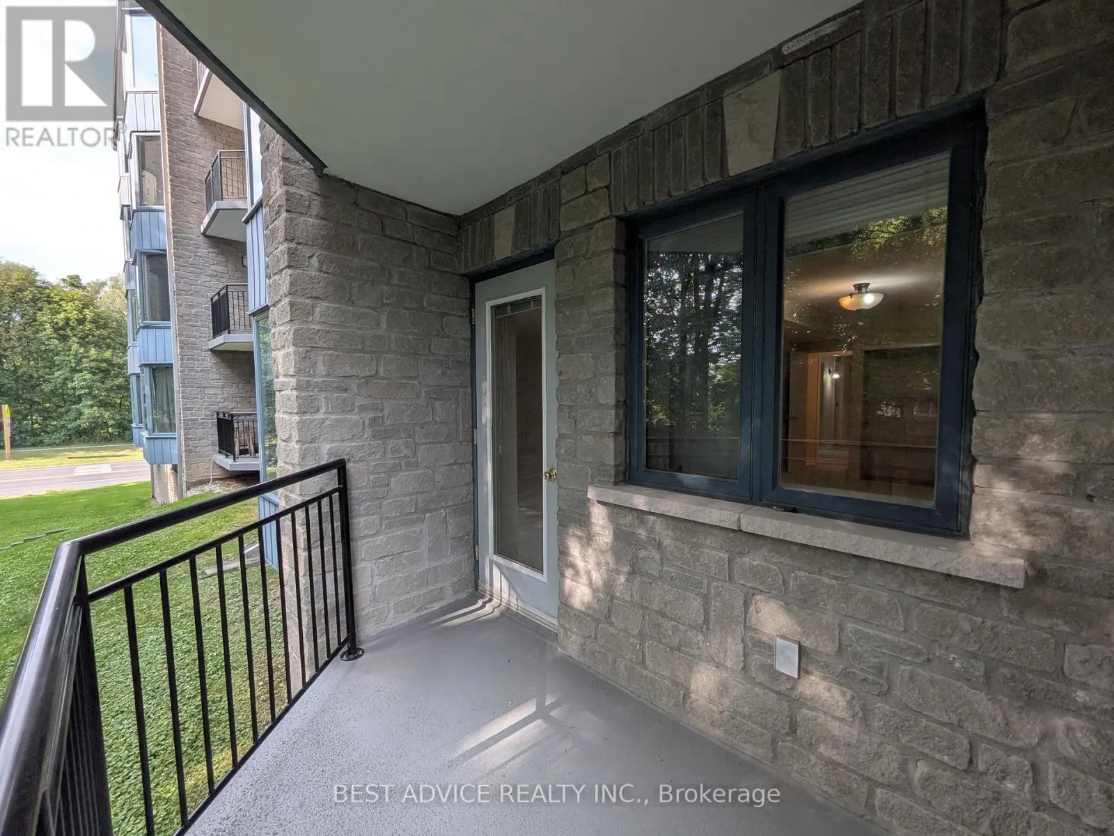 104 - 85 WELLINGTON STREET W