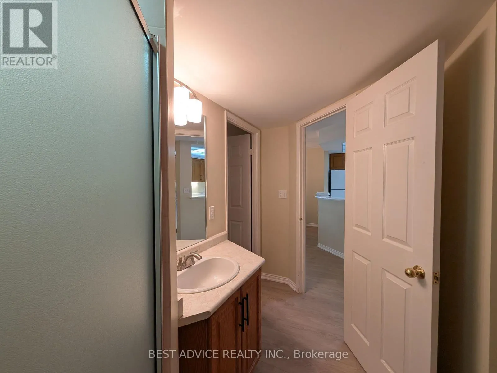 104 - 85 WELLINGTON STREET W