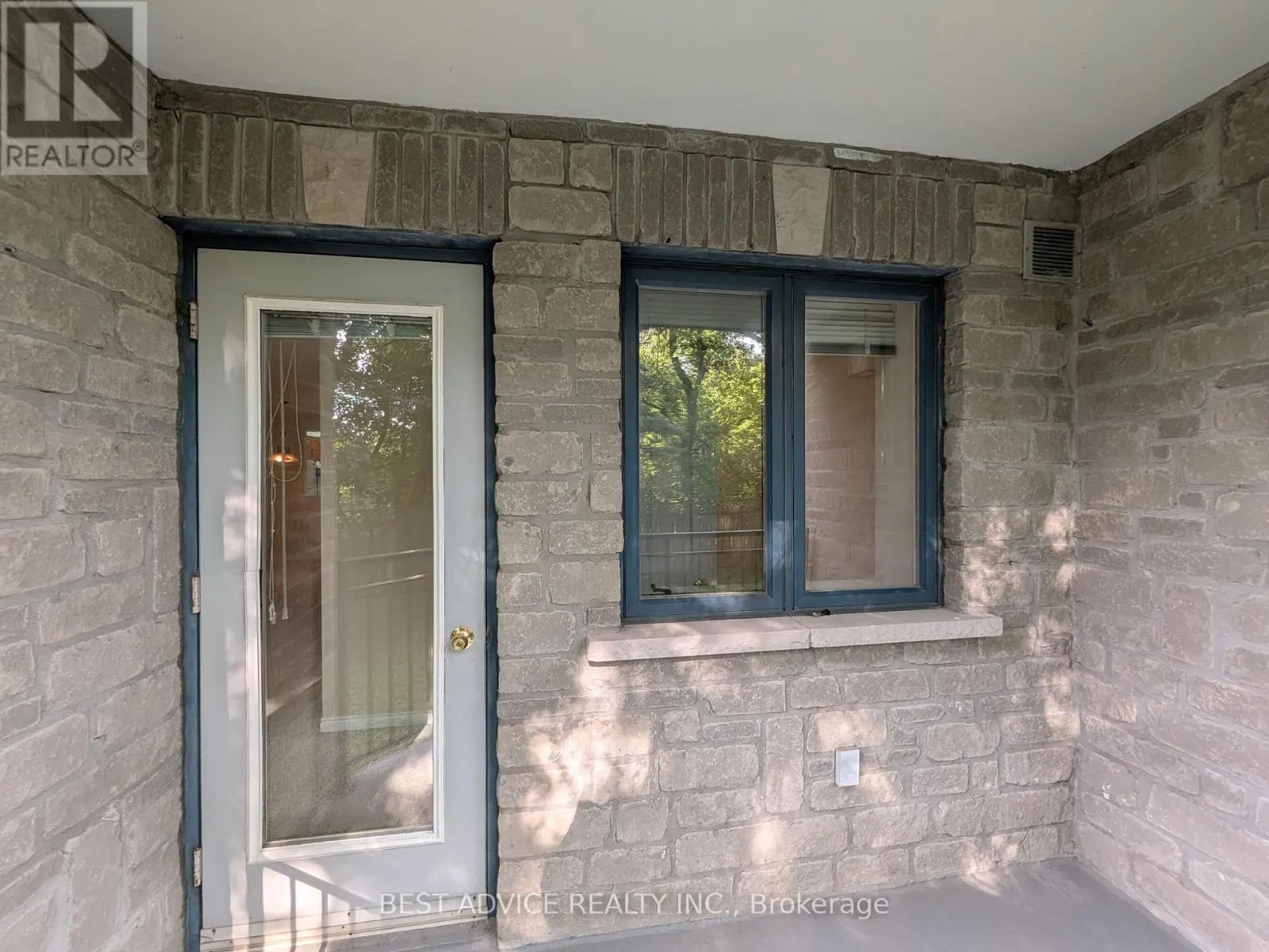 104 - 85 WELLINGTON STREET W