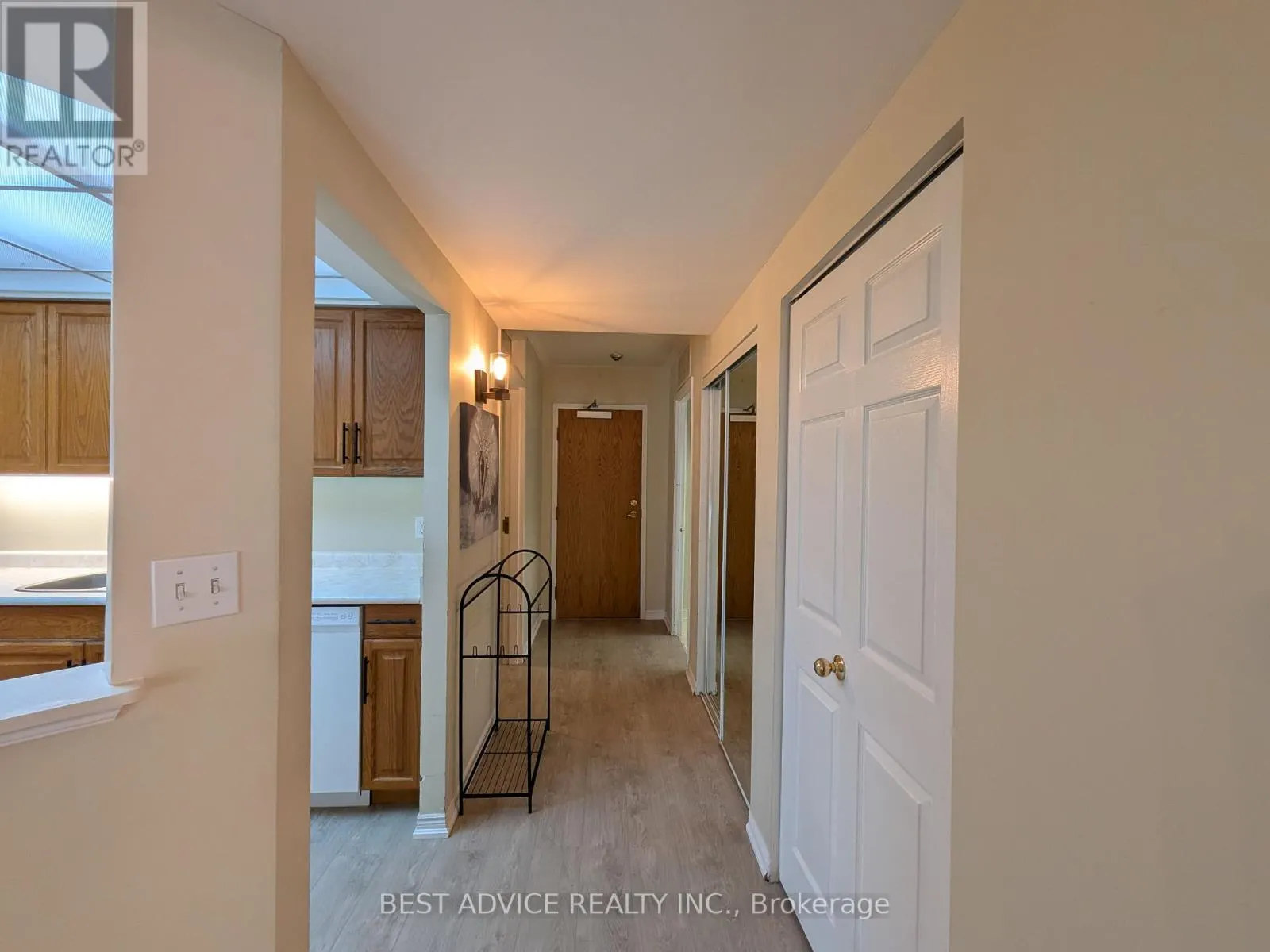 104 - 85 WELLINGTON STREET W