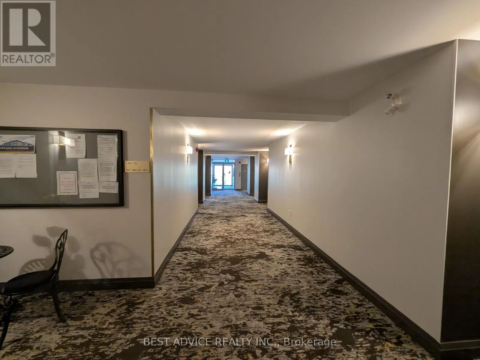 104 - 85 WELLINGTON STREET W
