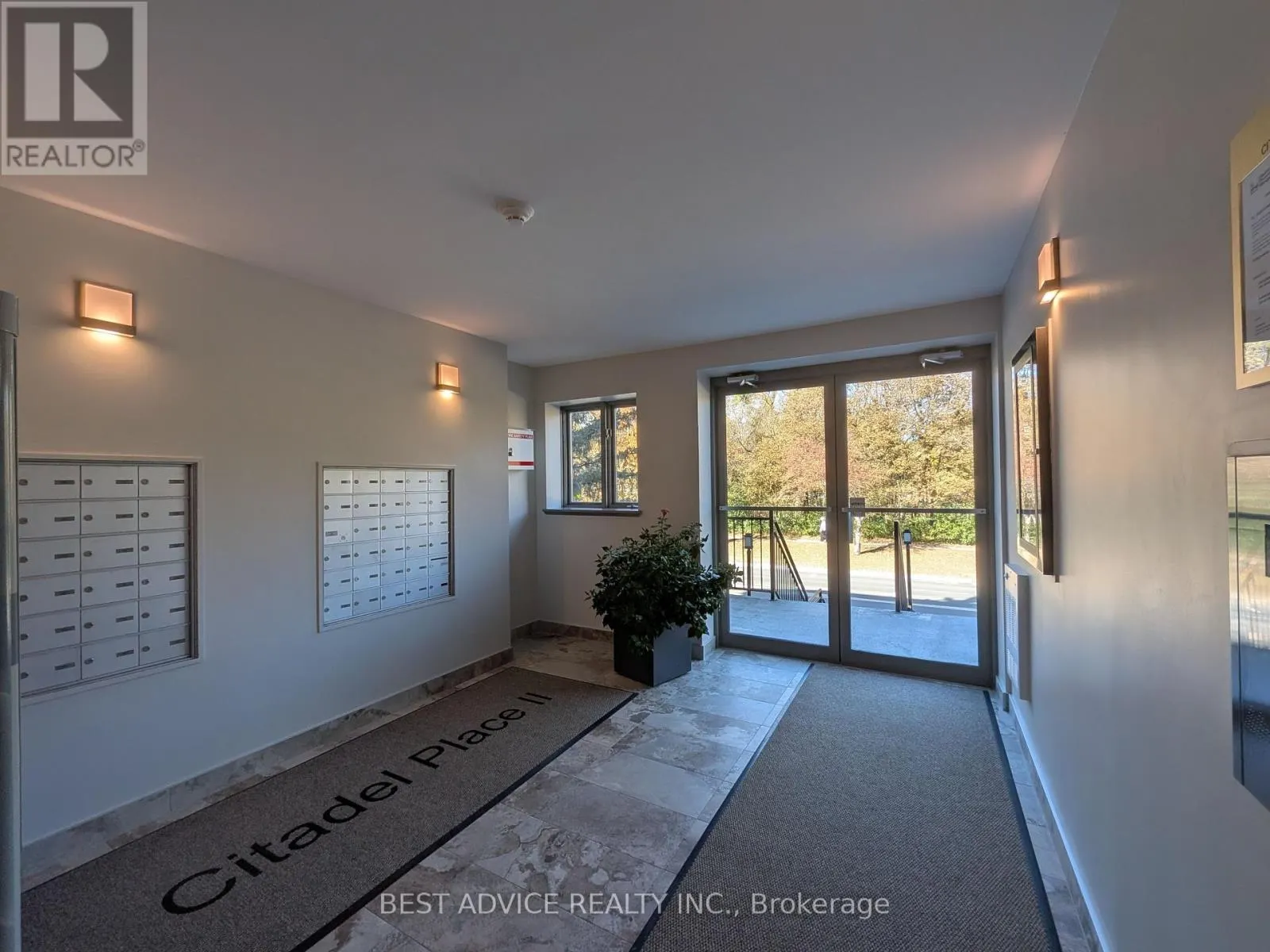 104 - 85 WELLINGTON STREET W