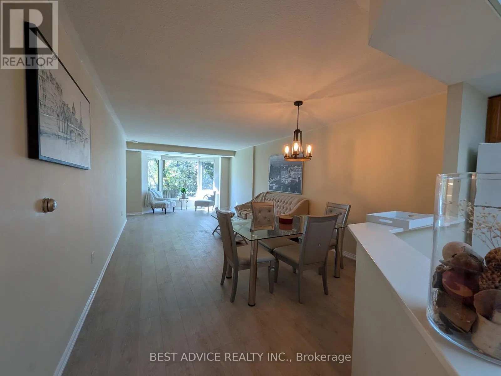 104 - 85 WELLINGTON STREET W