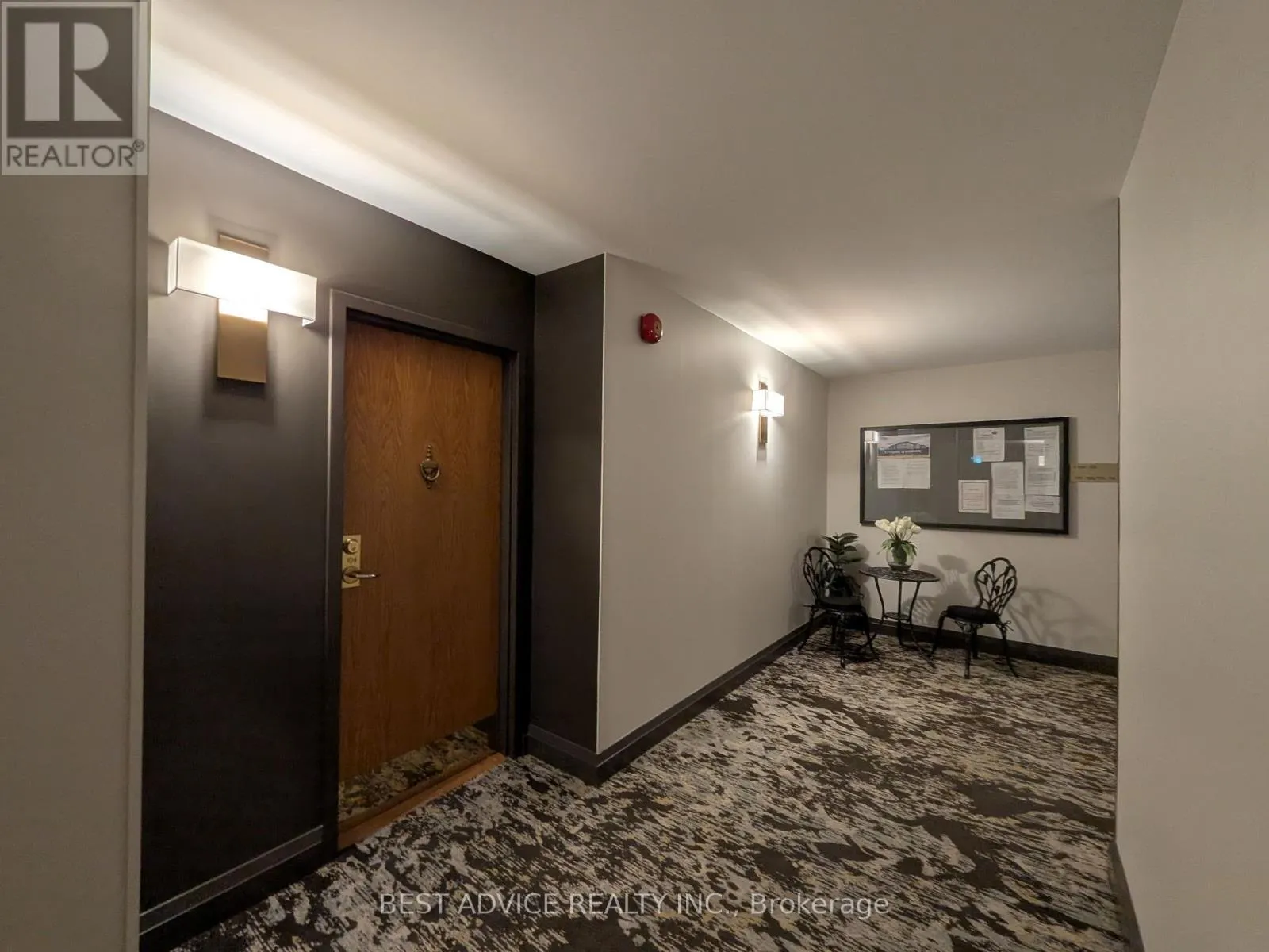 104 - 85 WELLINGTON STREET W