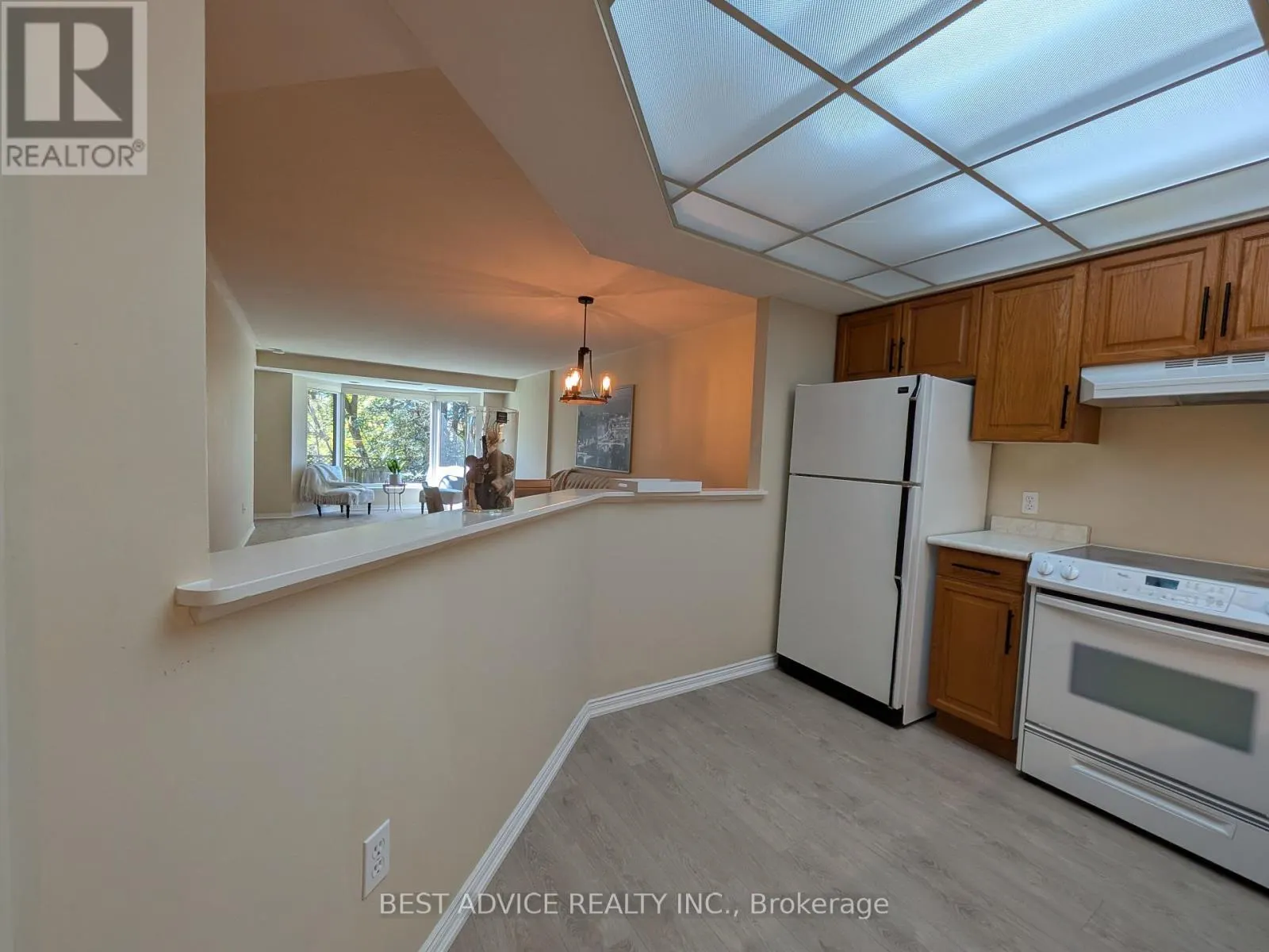104 - 85 WELLINGTON STREET W
