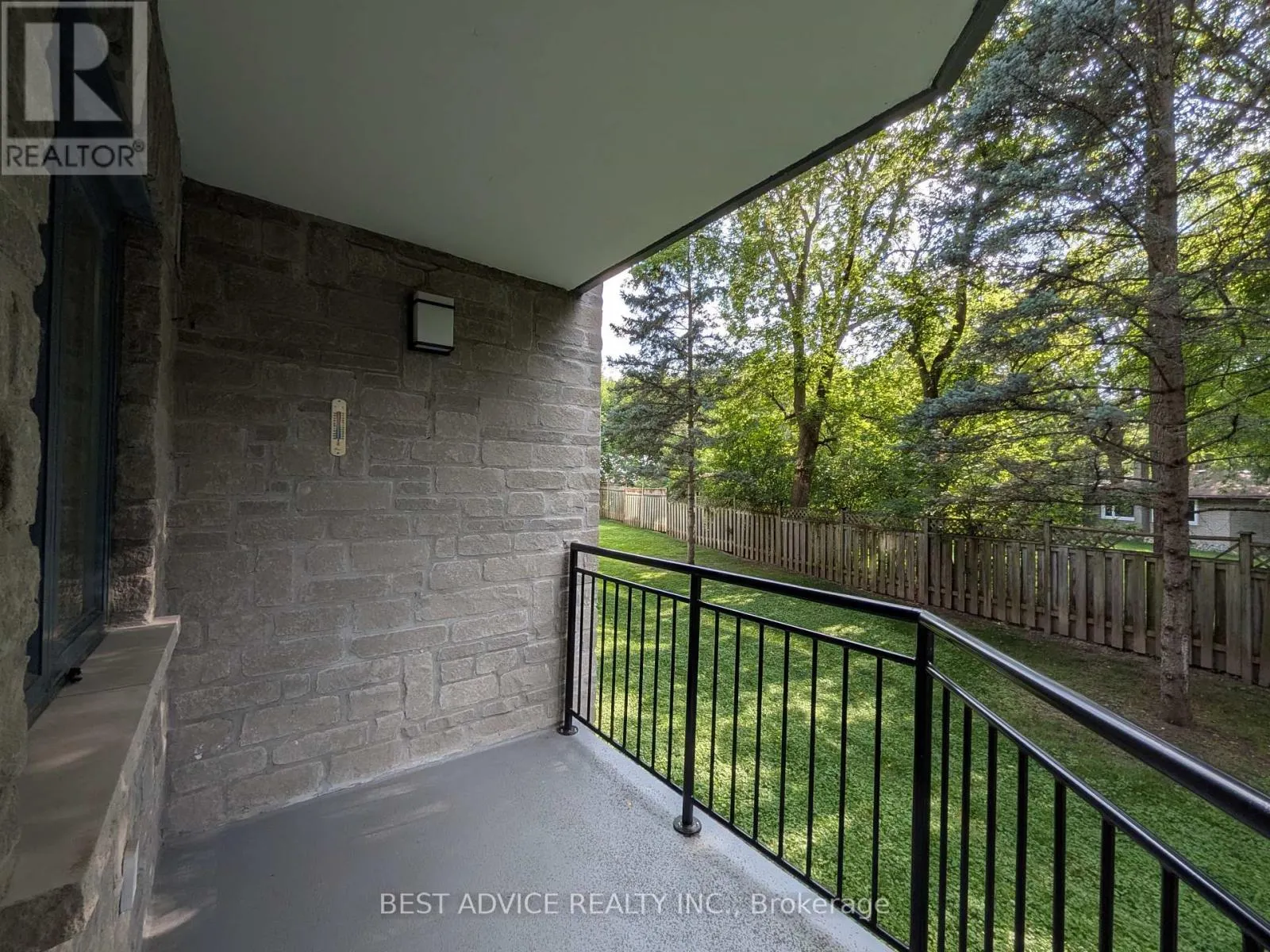 104 - 85 WELLINGTON STREET W