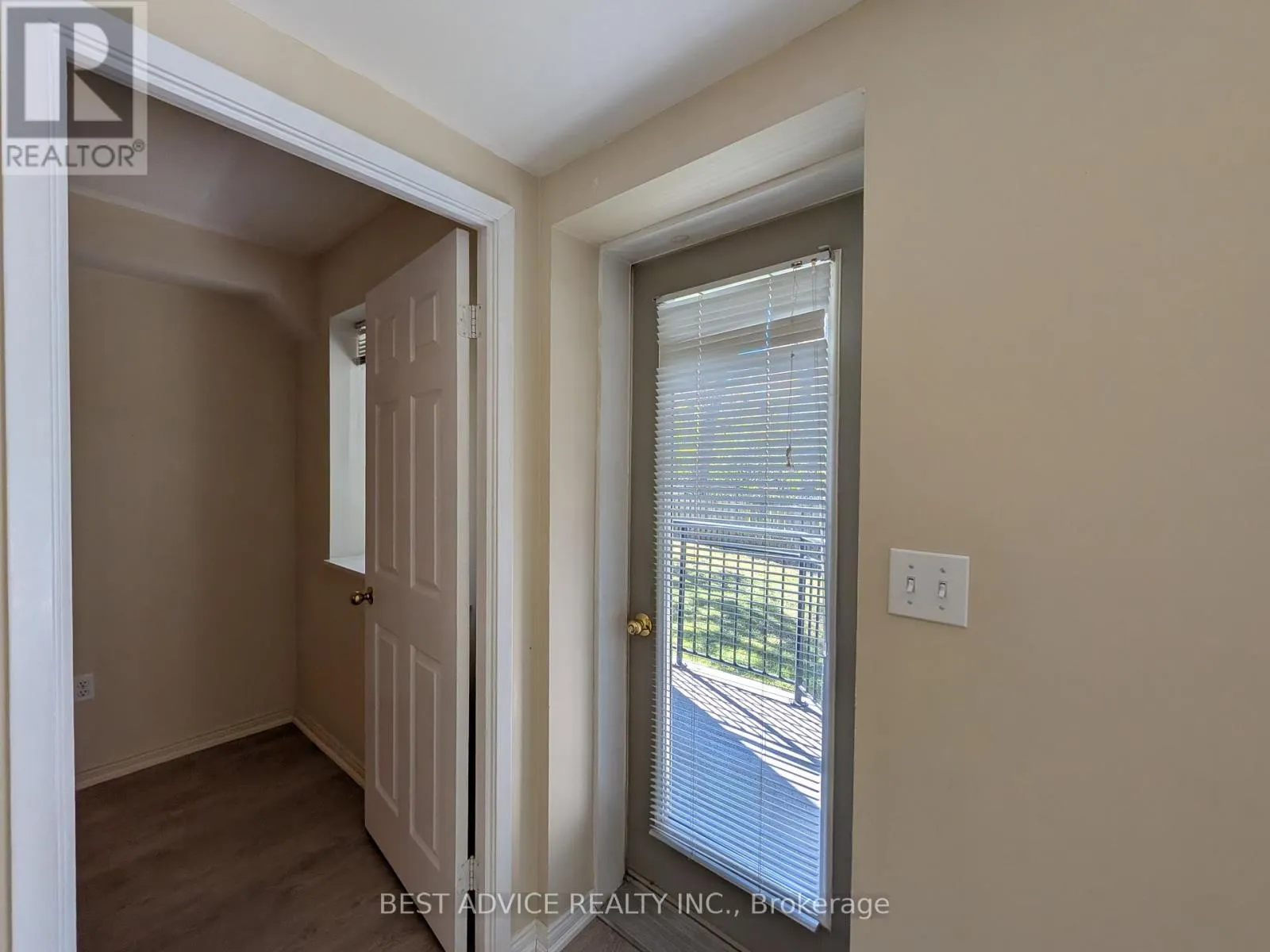 104 - 85 WELLINGTON STREET W