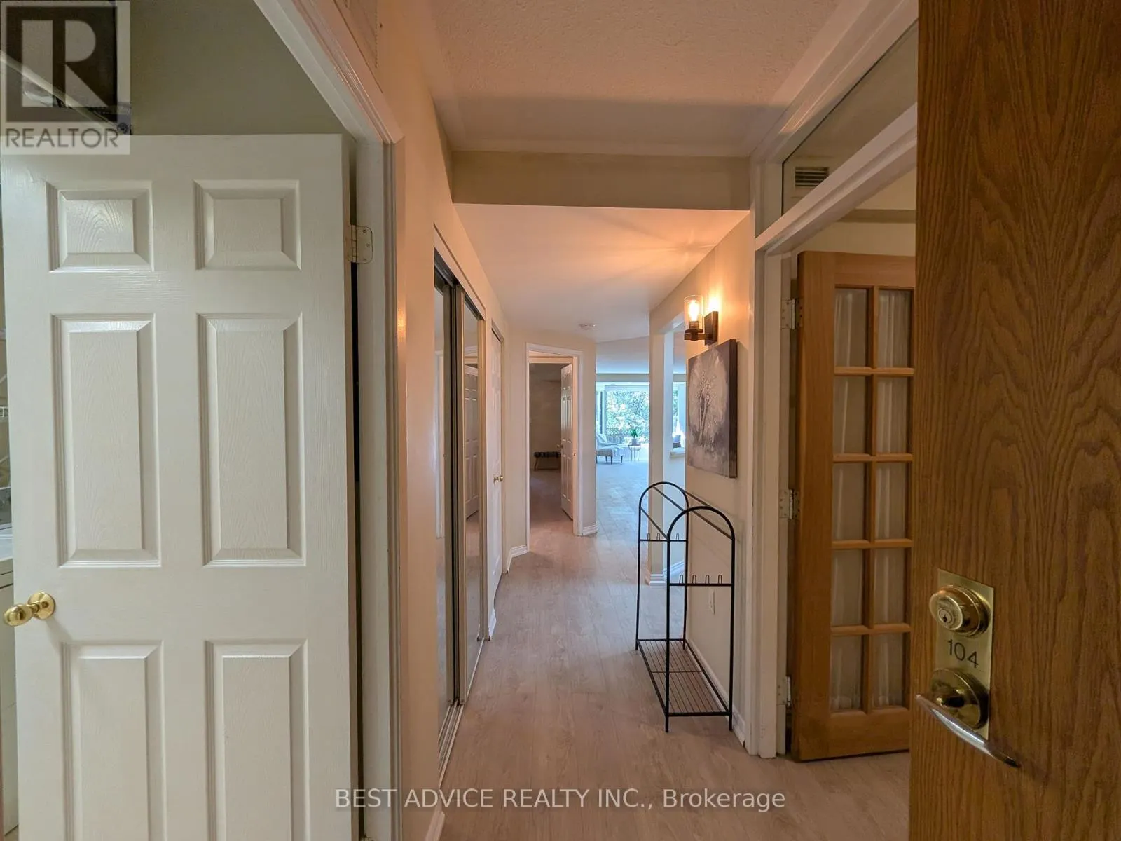 104 - 85 WELLINGTON STREET W