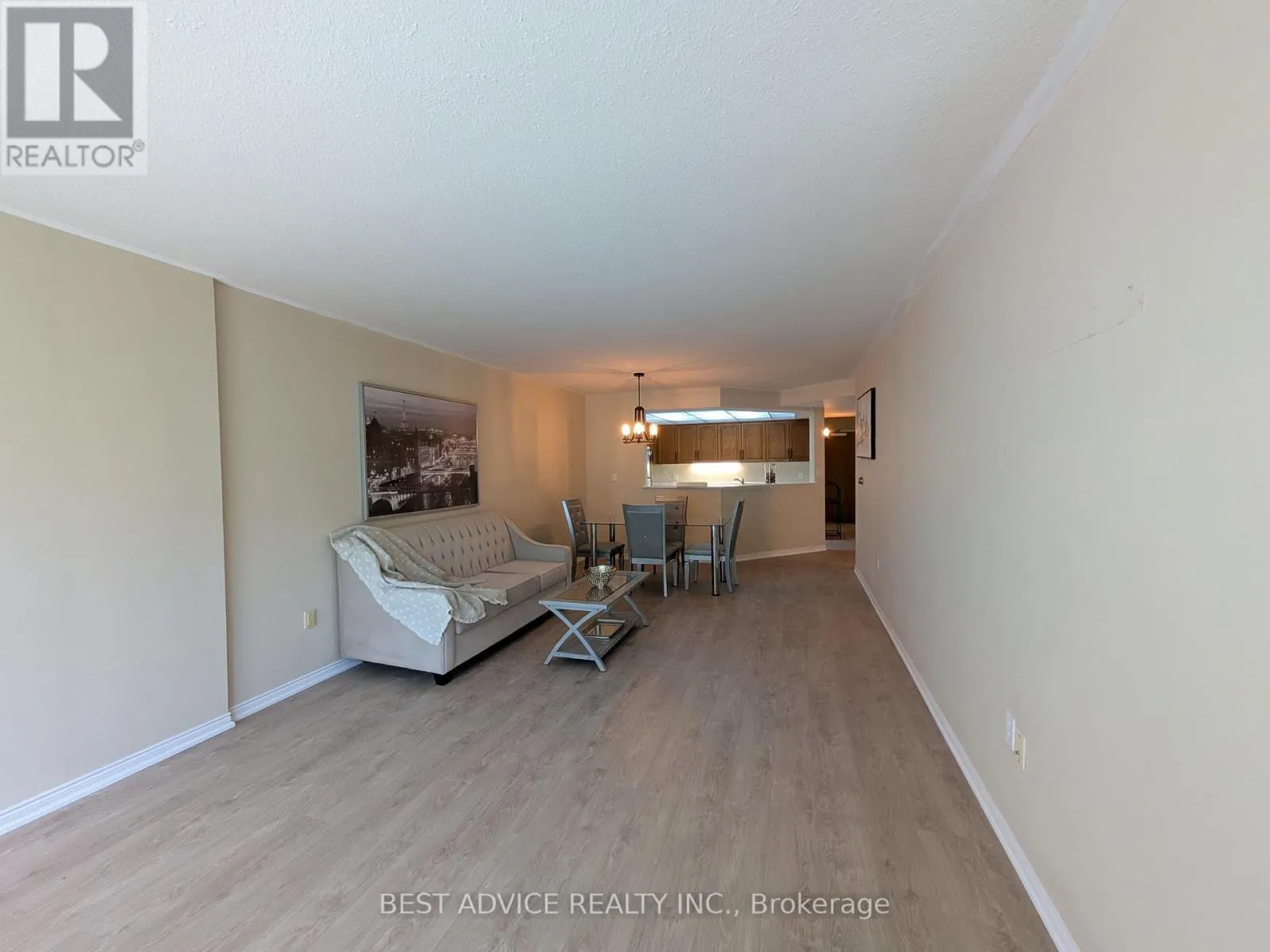 104 - 85 WELLINGTON STREET W