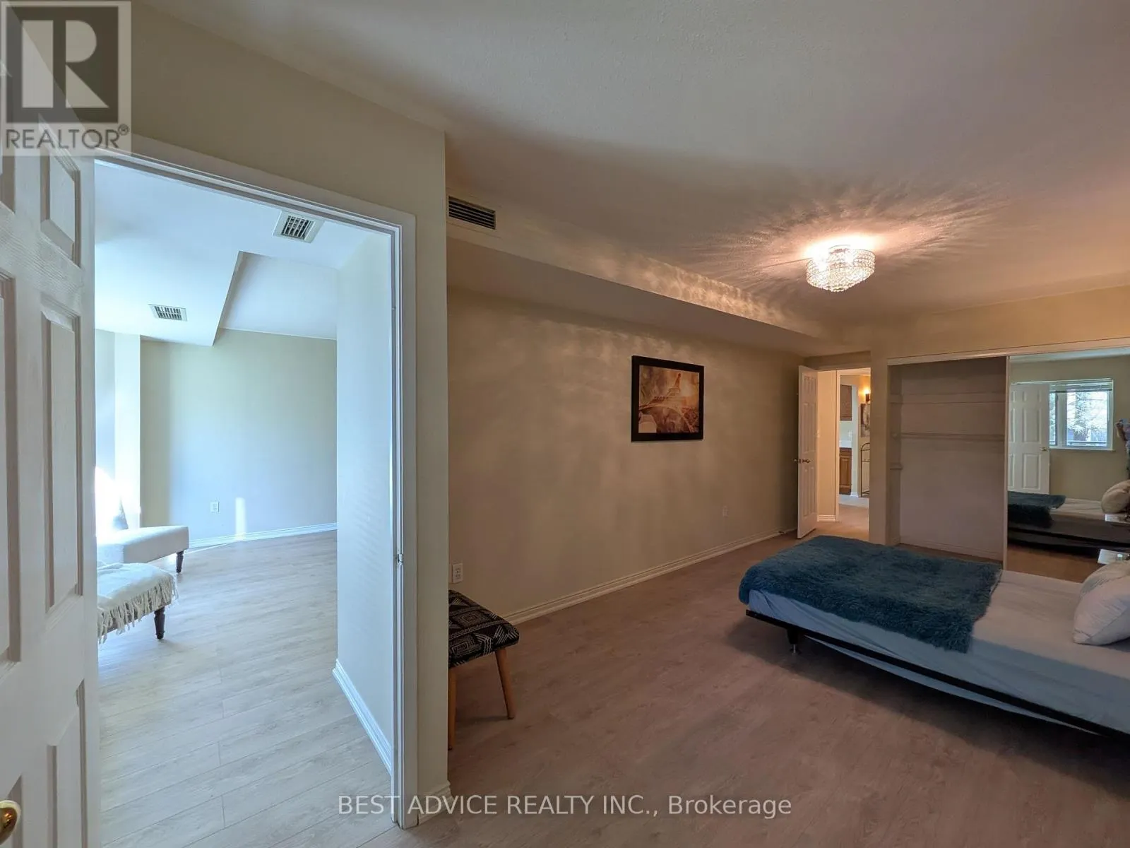 104 - 85 WELLINGTON STREET W