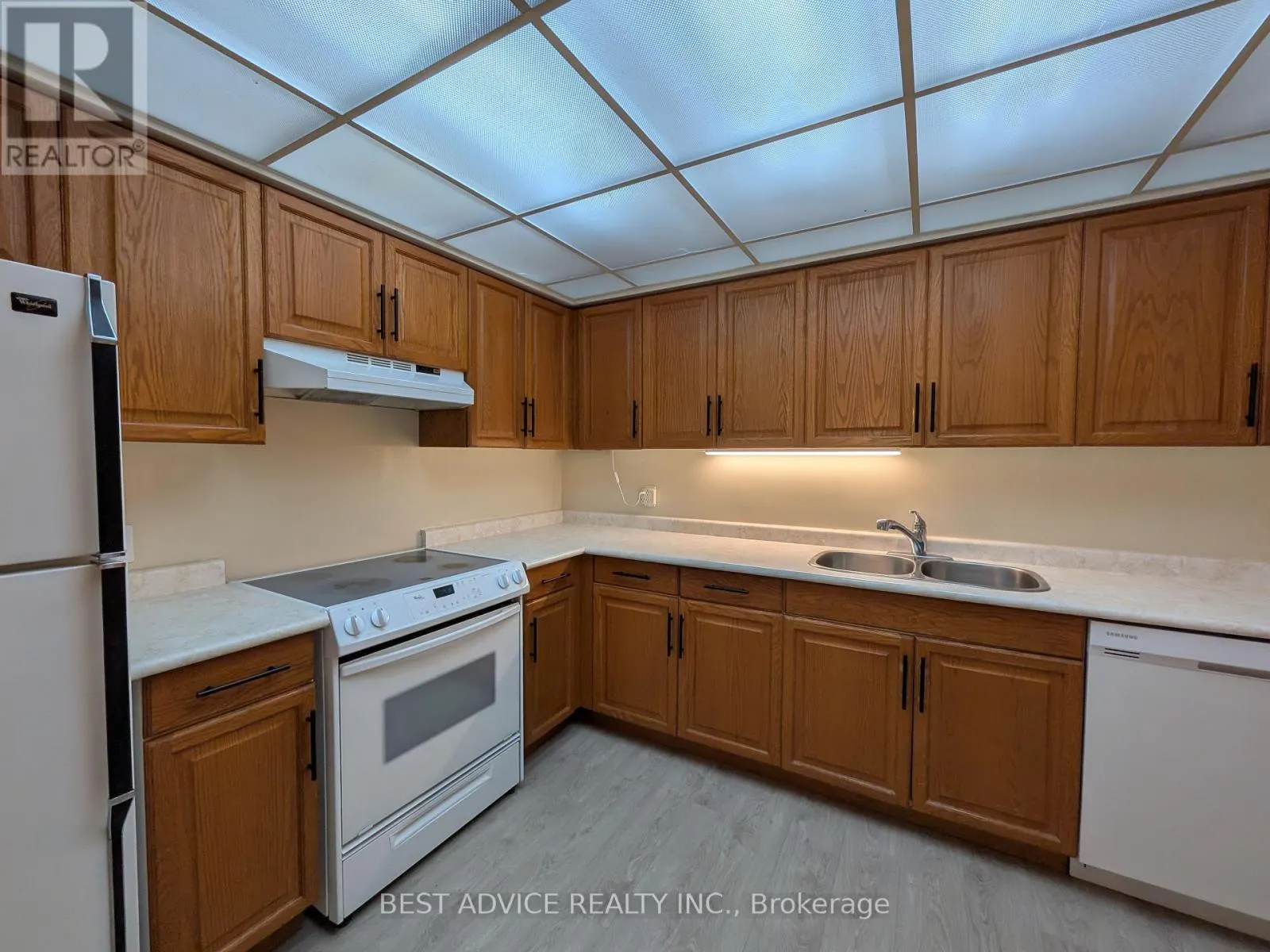 104 - 85 WELLINGTON STREET W