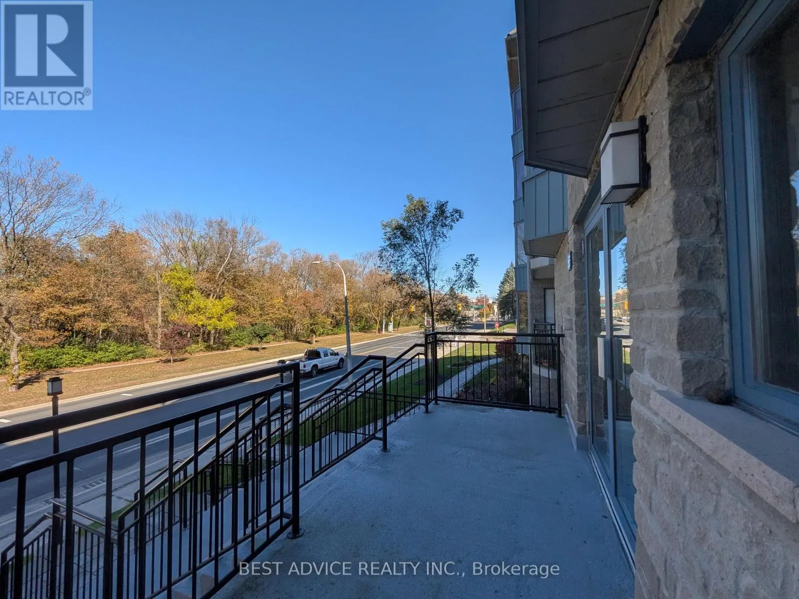 104 - 85 WELLINGTON STREET W