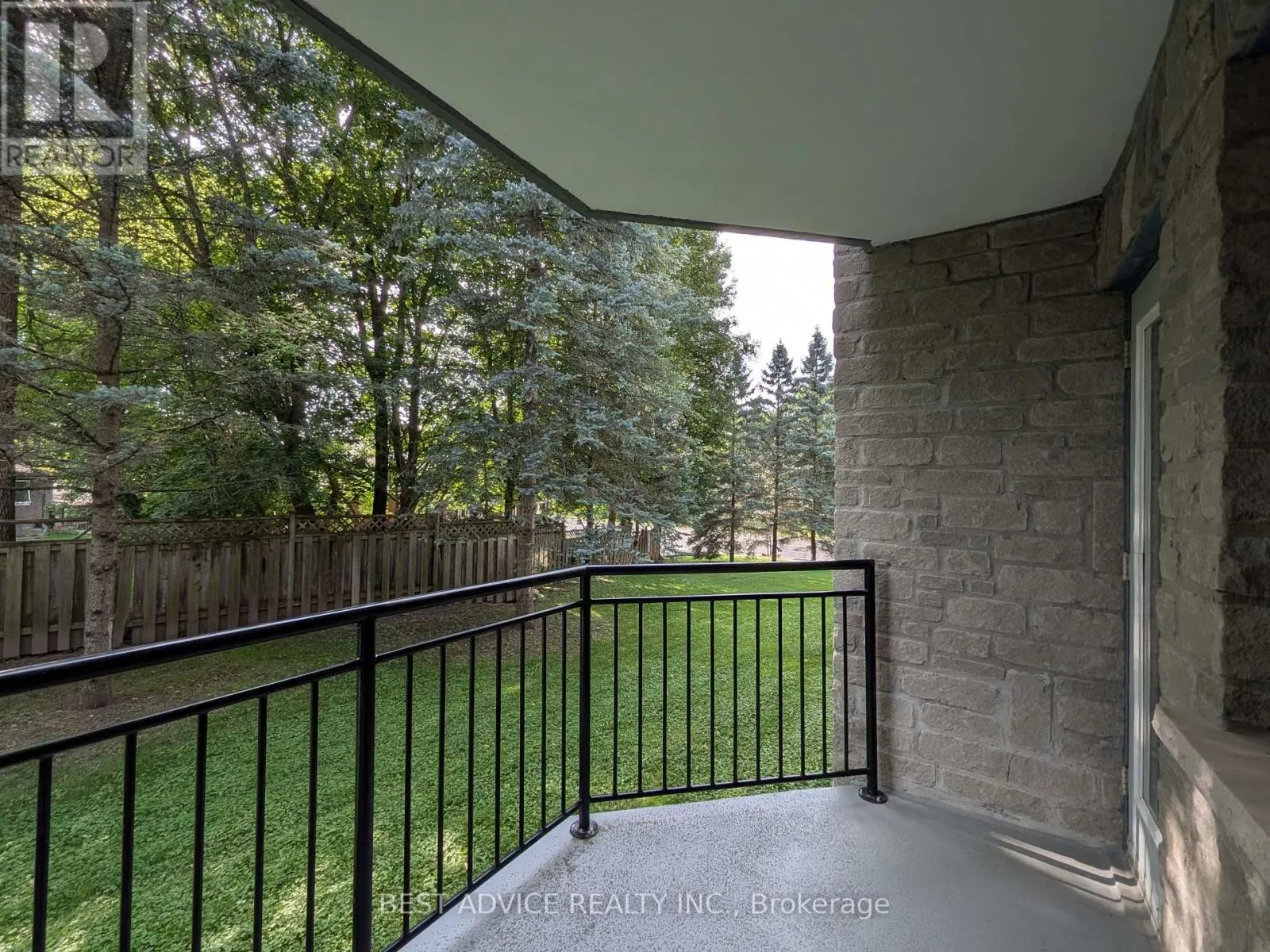 104 - 85 WELLINGTON STREET W