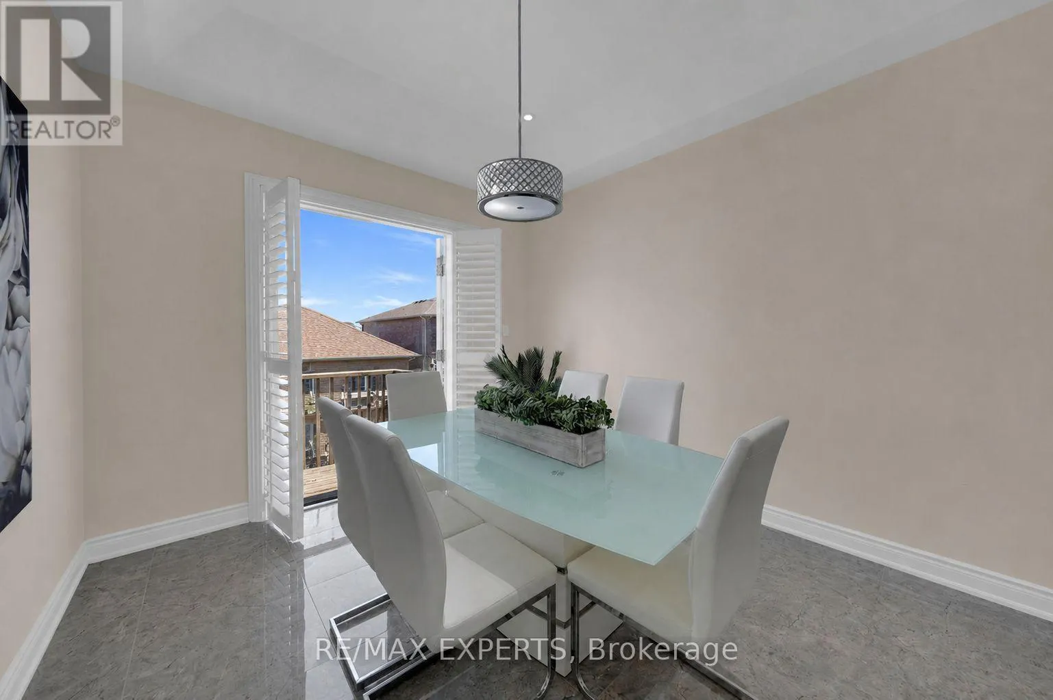 57 HOPKINS CRESCENT N
