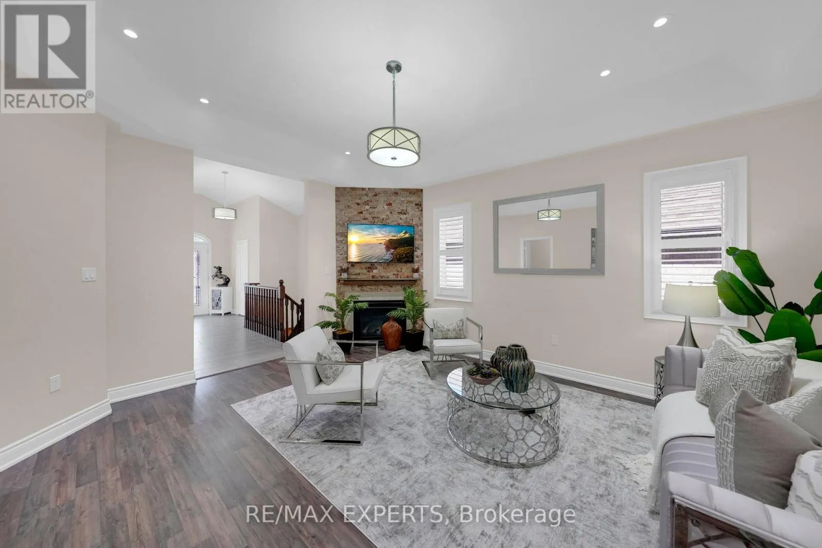 57 HOPKINS CRESCENT N