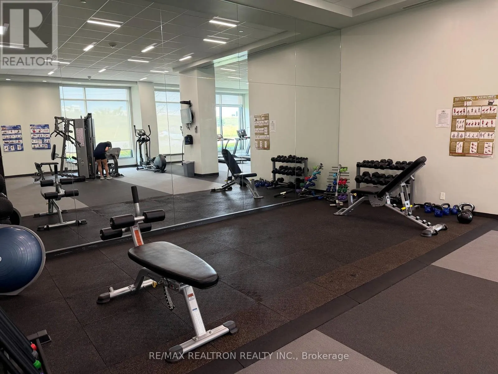 343 - 555 WILLIAM GRAHAM DRIVE