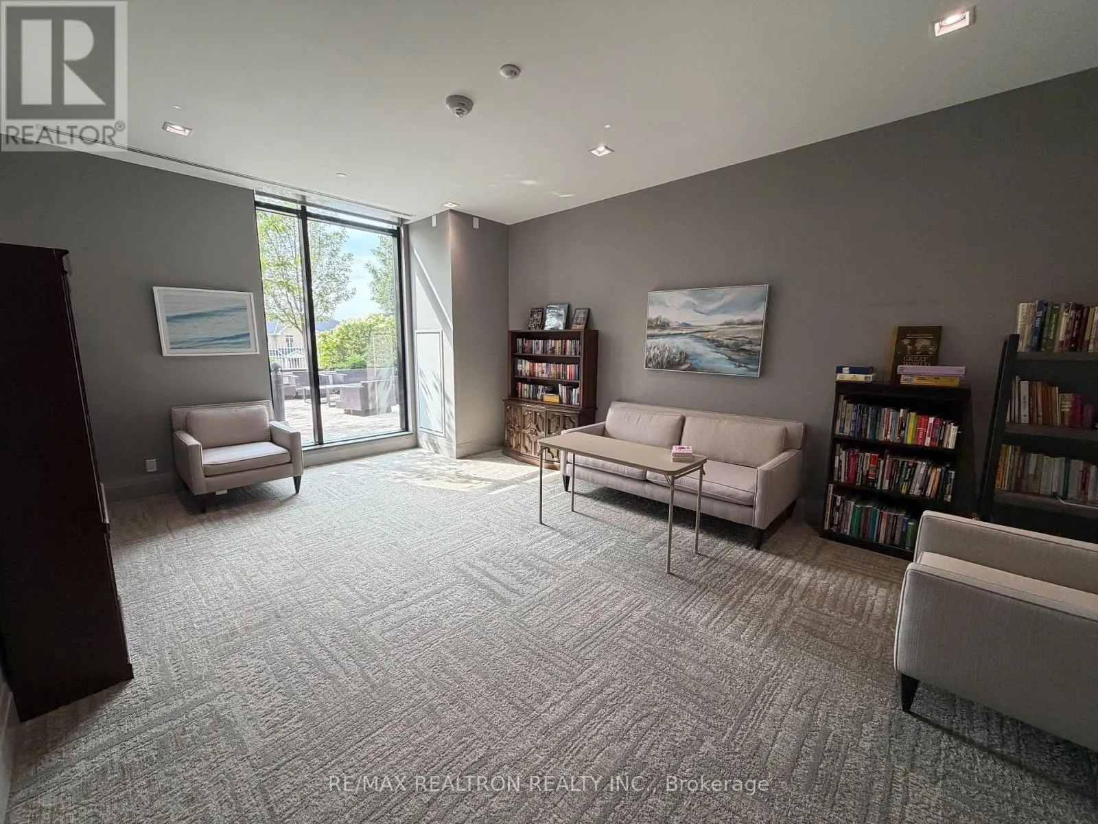 343 - 555 WILLIAM GRAHAM DRIVE
