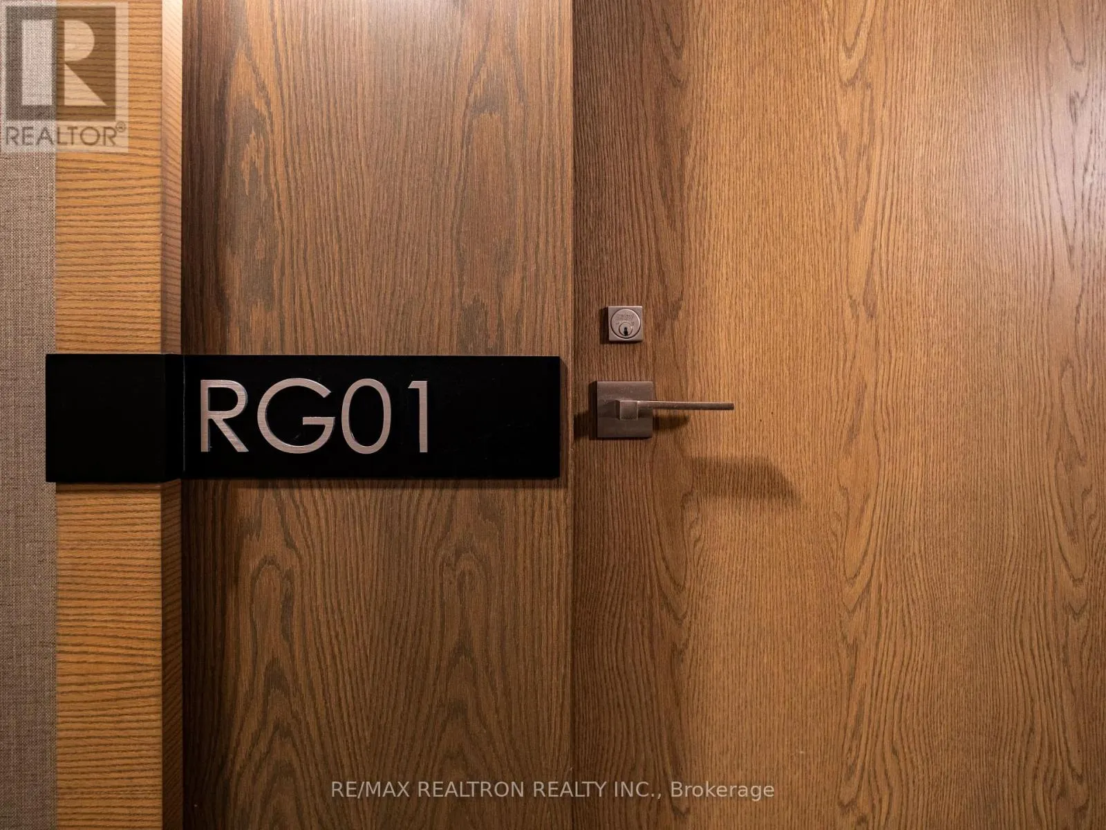 RG1 - 18 UPTOWN DRIVE