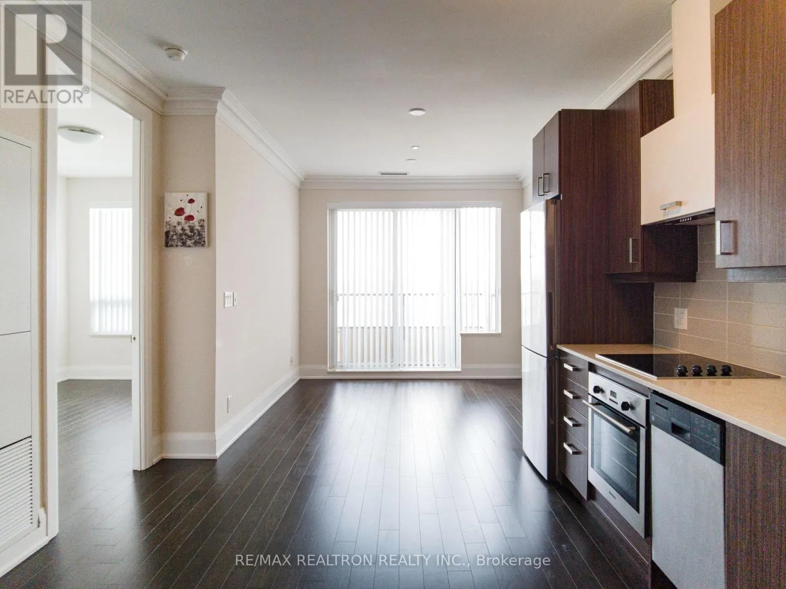 RG1 - 18 UPTOWN DRIVE