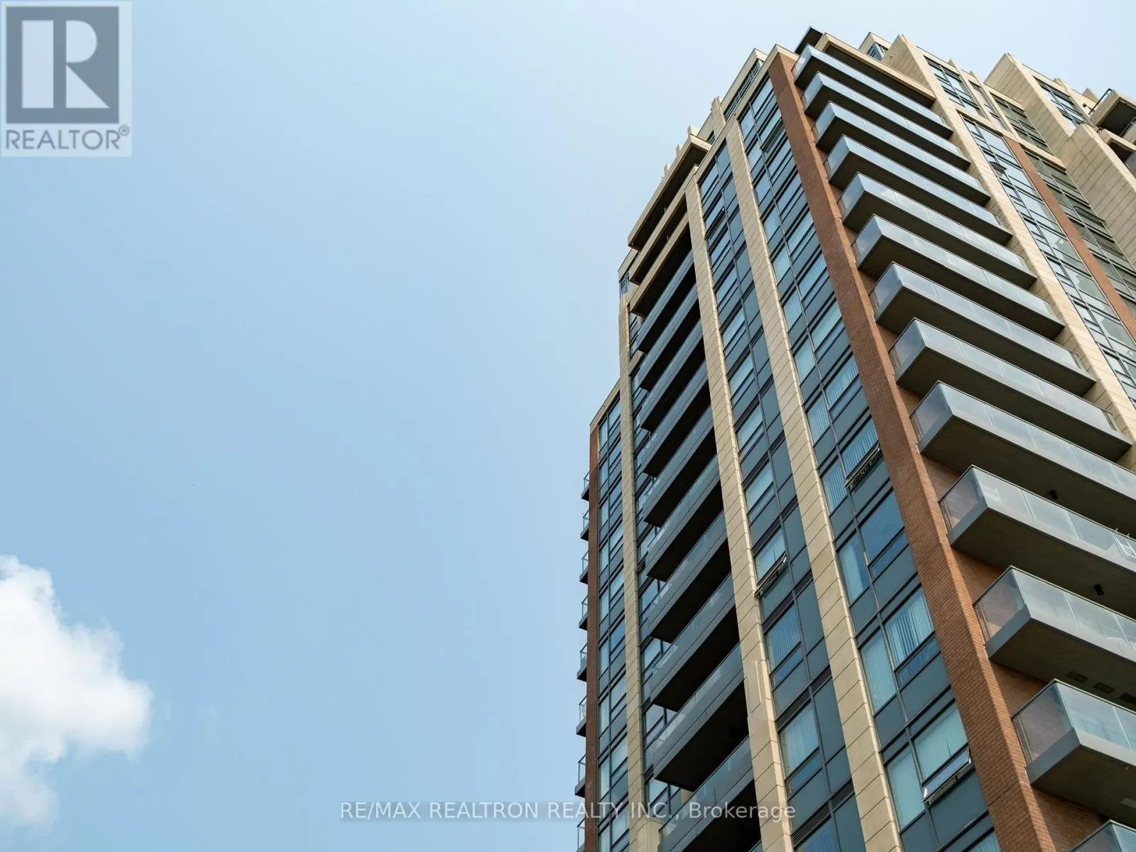 RG1 - 18 UPTOWN DRIVE