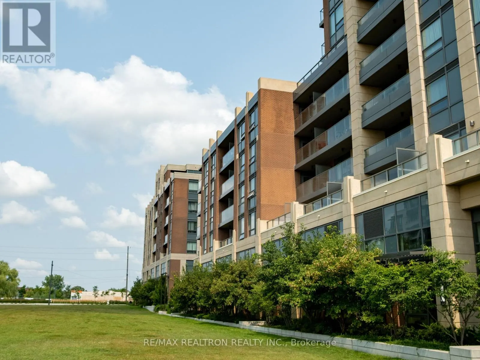 RG1 - 18 UPTOWN DRIVE