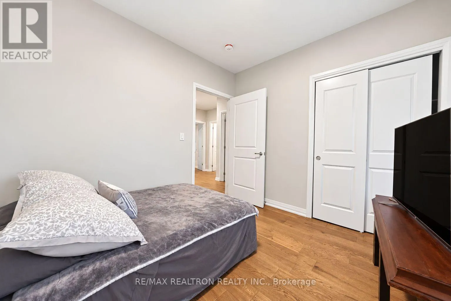 07 - 260 EAGLE STREET