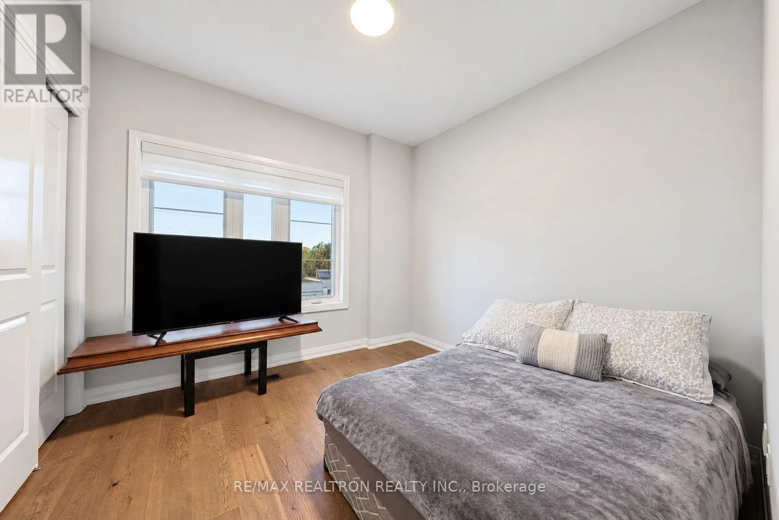 07 - 260 EAGLE STREET