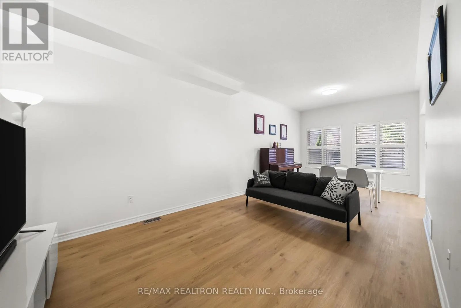 208 PENNDUTCH CIRCLE