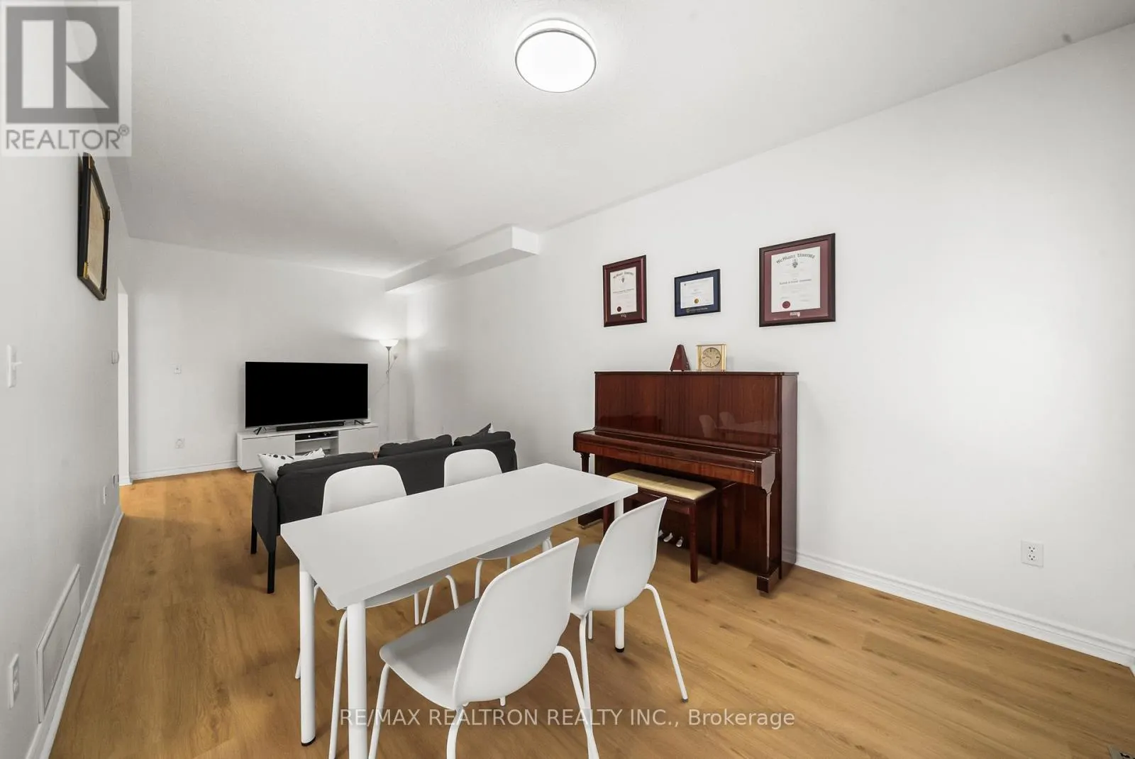 208 PENNDUTCH CIRCLE