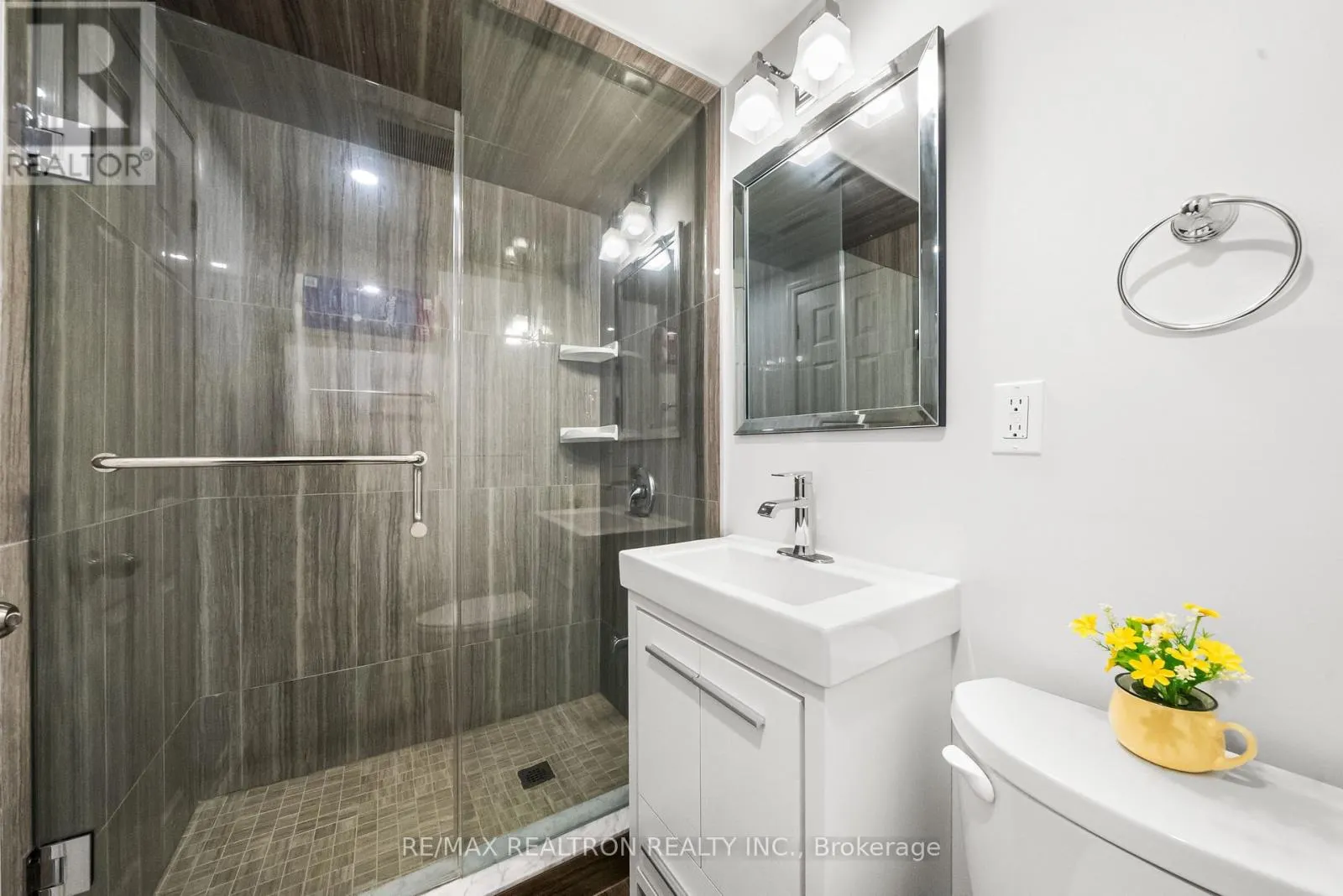 208 PENNDUTCH CIRCLE