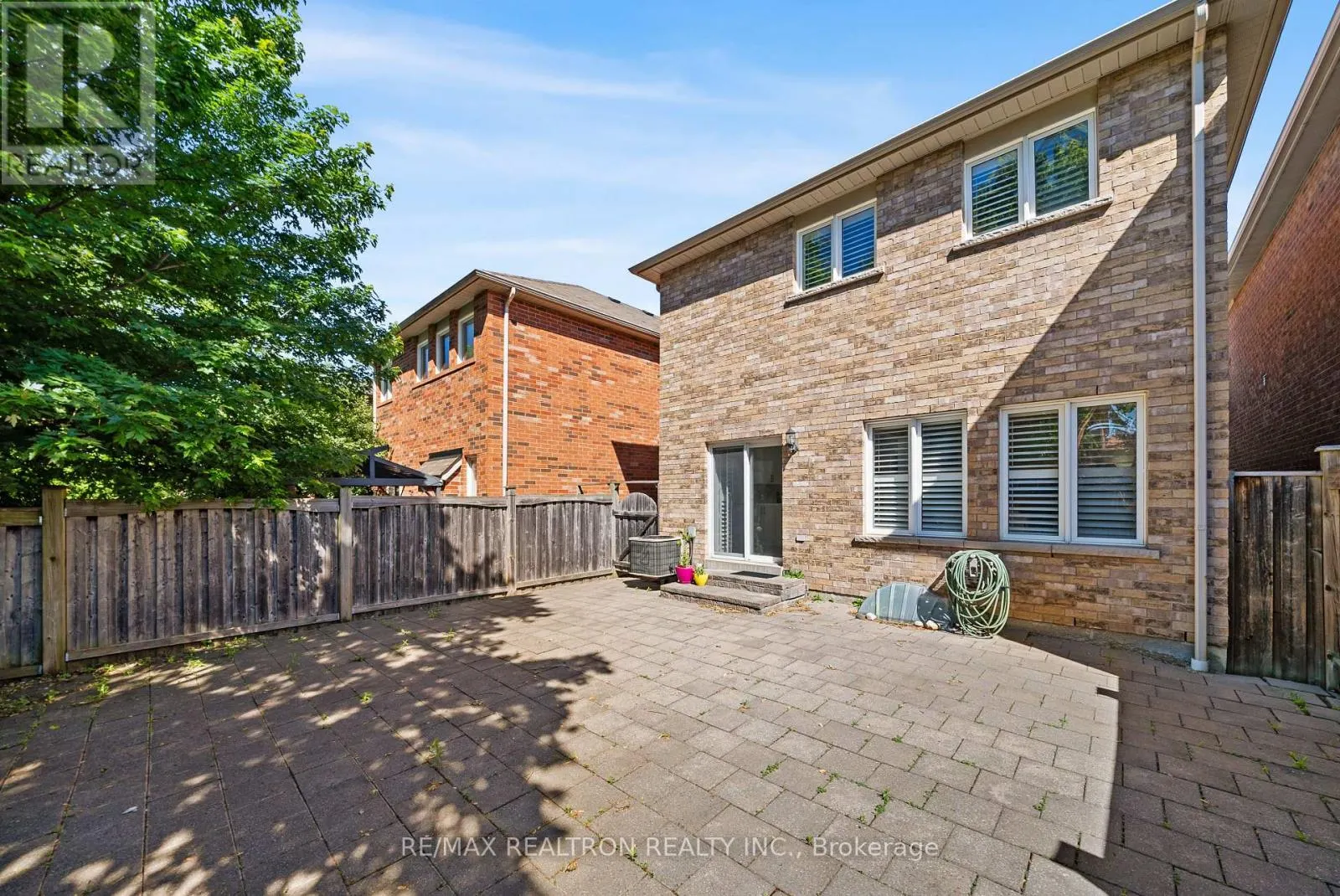 208 PENNDUTCH CIRCLE