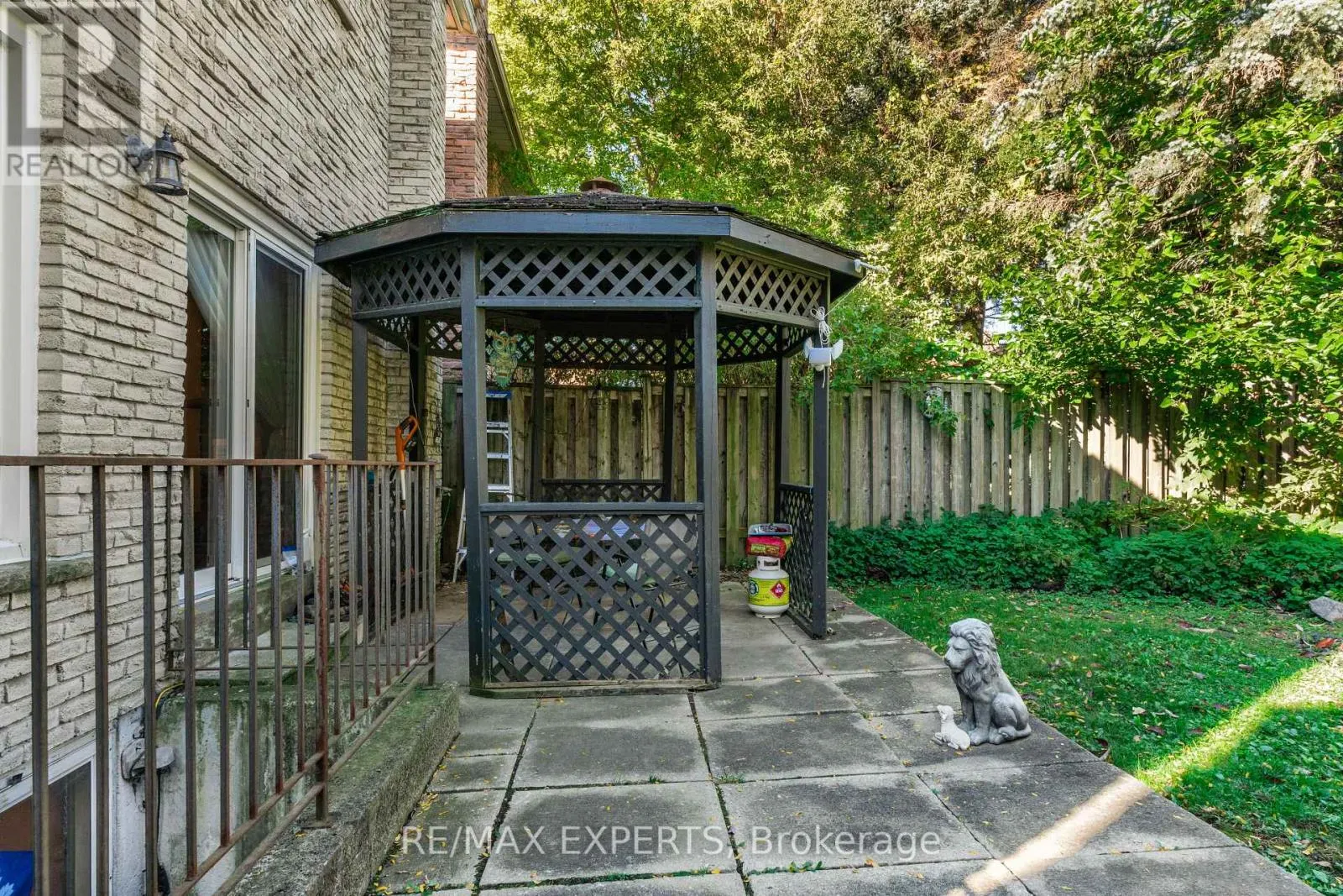 20 CHARNWOOD PLACE