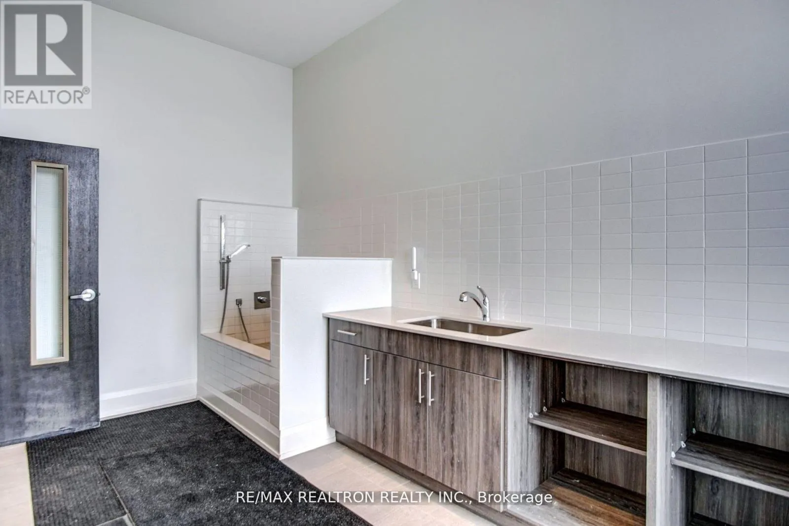 228 - 555 WILLIAM GRAHAM DRIVE