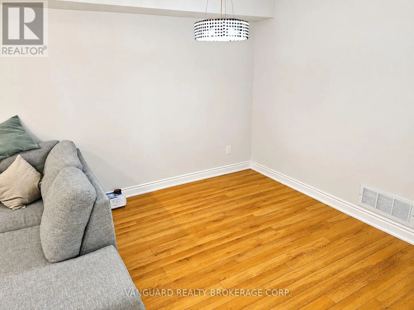 58 - 19 FOXCHASE AVENUE