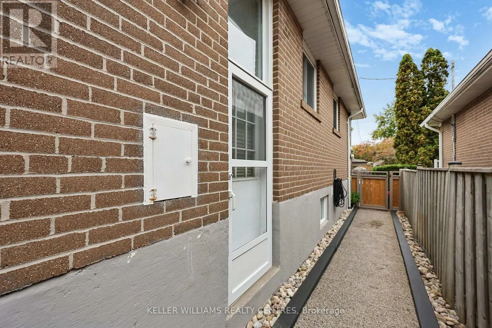 141 LUNDYS LANE