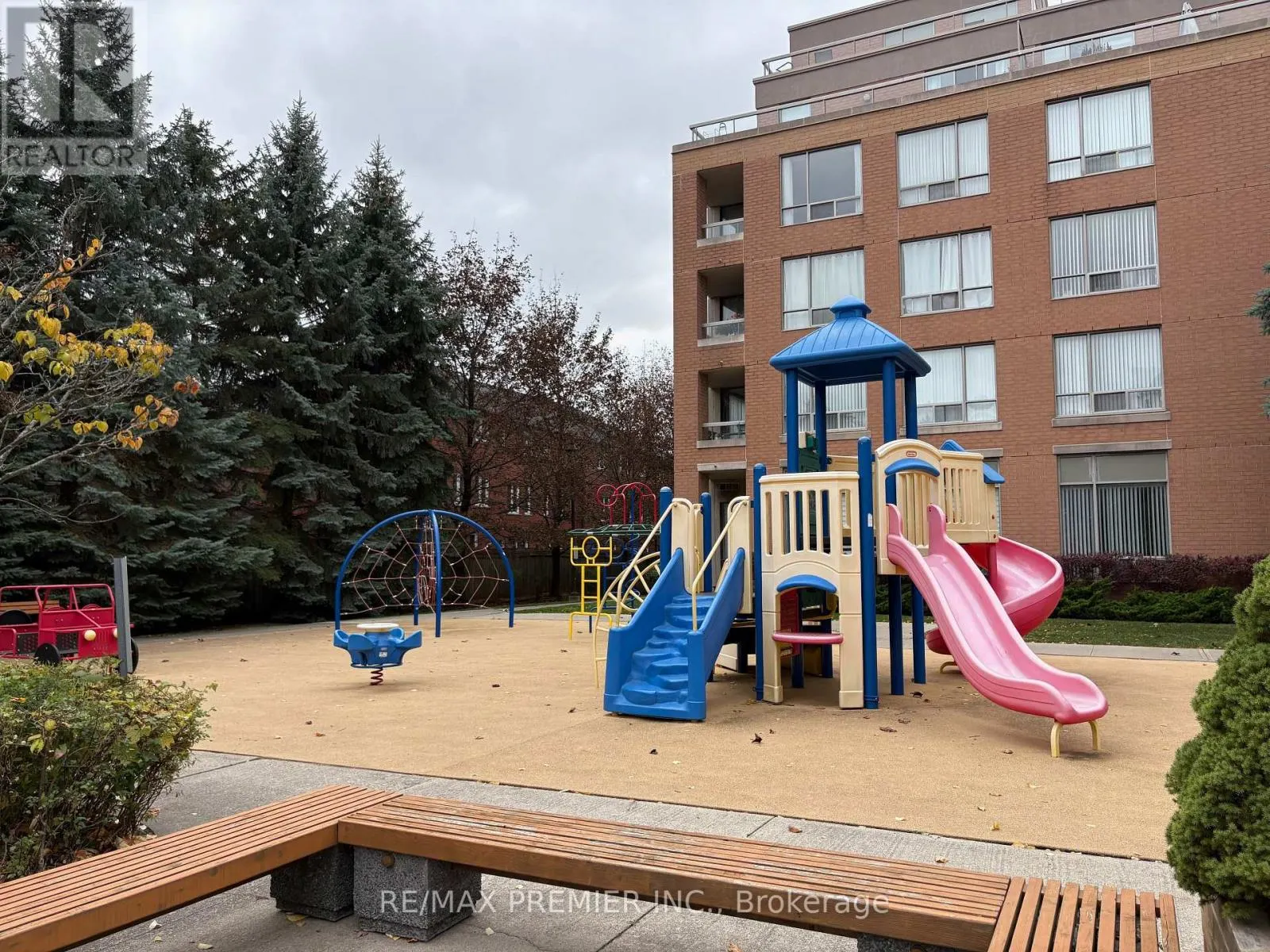 612 - 29 NORTHERN HEIGHTS DRIVE