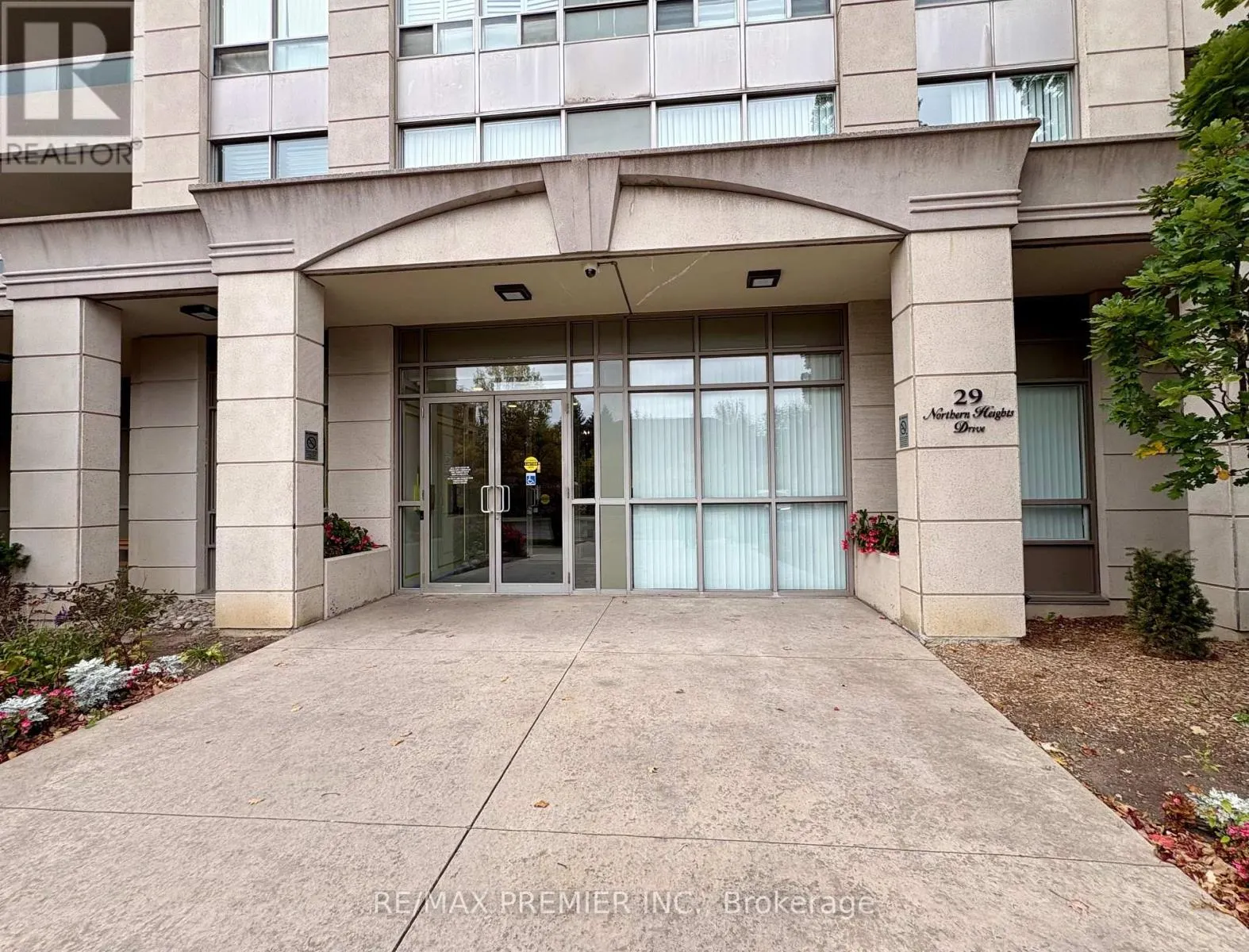 612 - 29 NORTHERN HEIGHTS DRIVE