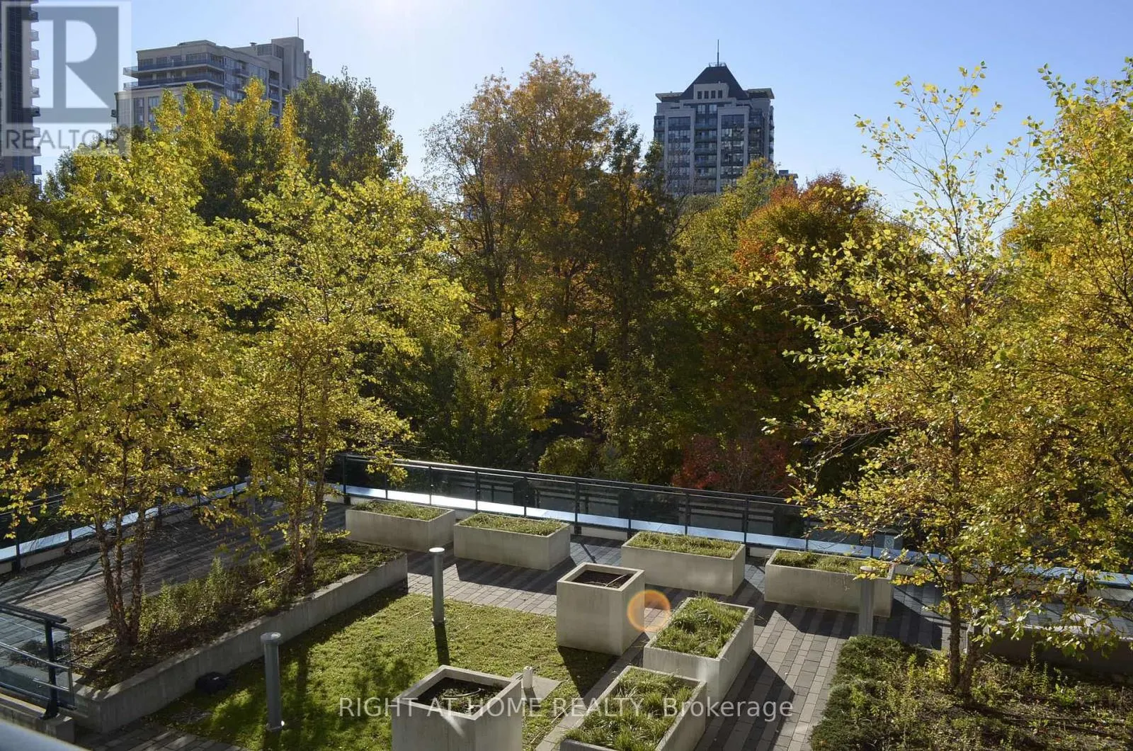 323 - 7900 BATHURST STREET
